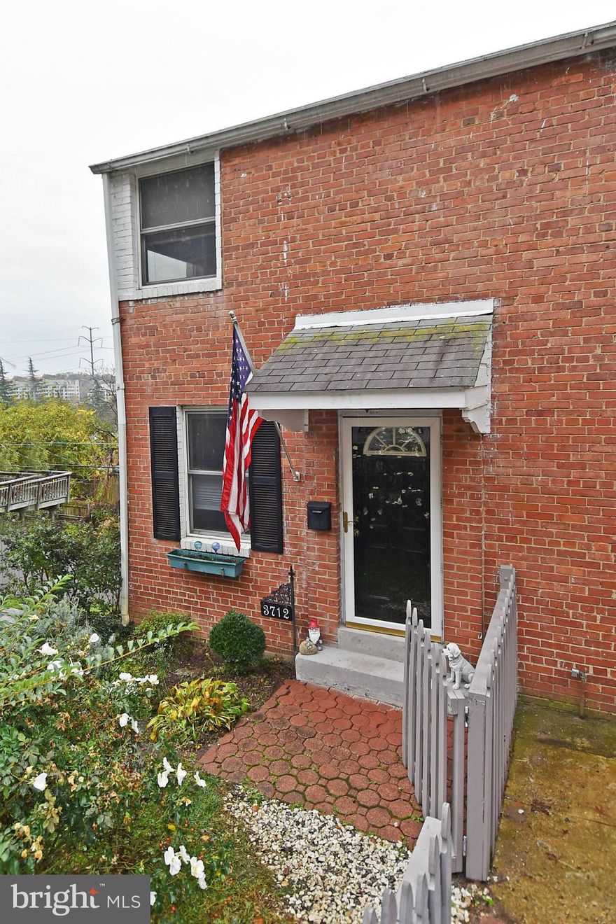 NO HOA or CONDO FEE--Renovated, lite-filled home w/beautiful chestnut wood floors.Open,upgraded kitchen,renovated baths&roomy bedrooms. Entire kitchen,HVAC, water heater 5yrs old or less. Replaced doors & fixtures.Fully fenced lg. yard.  Deck&stone patio are great for relaxing&entertaining.Countless landscaping improvements highlighted by beautiful perennials.Close to Shirlington.