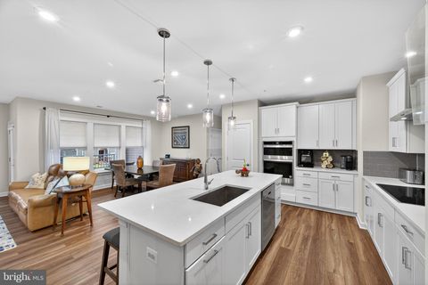 21630 HAWKSBILL HIGH CIRCLE 204 STERLING VA 20164