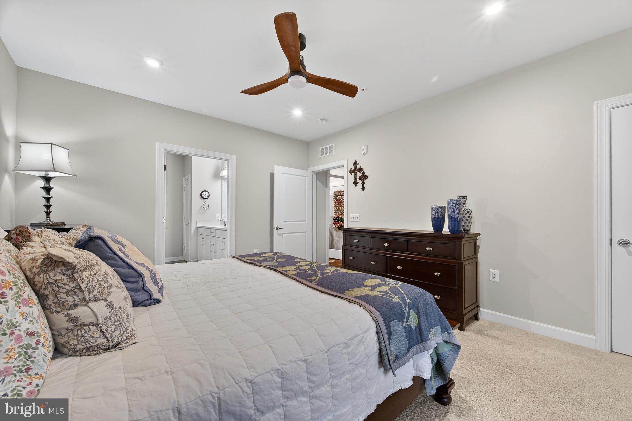 MONTEBELLO - Residential