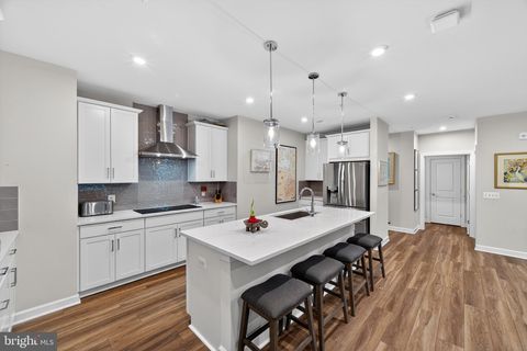 21630 HAWKSBILL HIGH CIRCLE 204 STERLING VA 20164