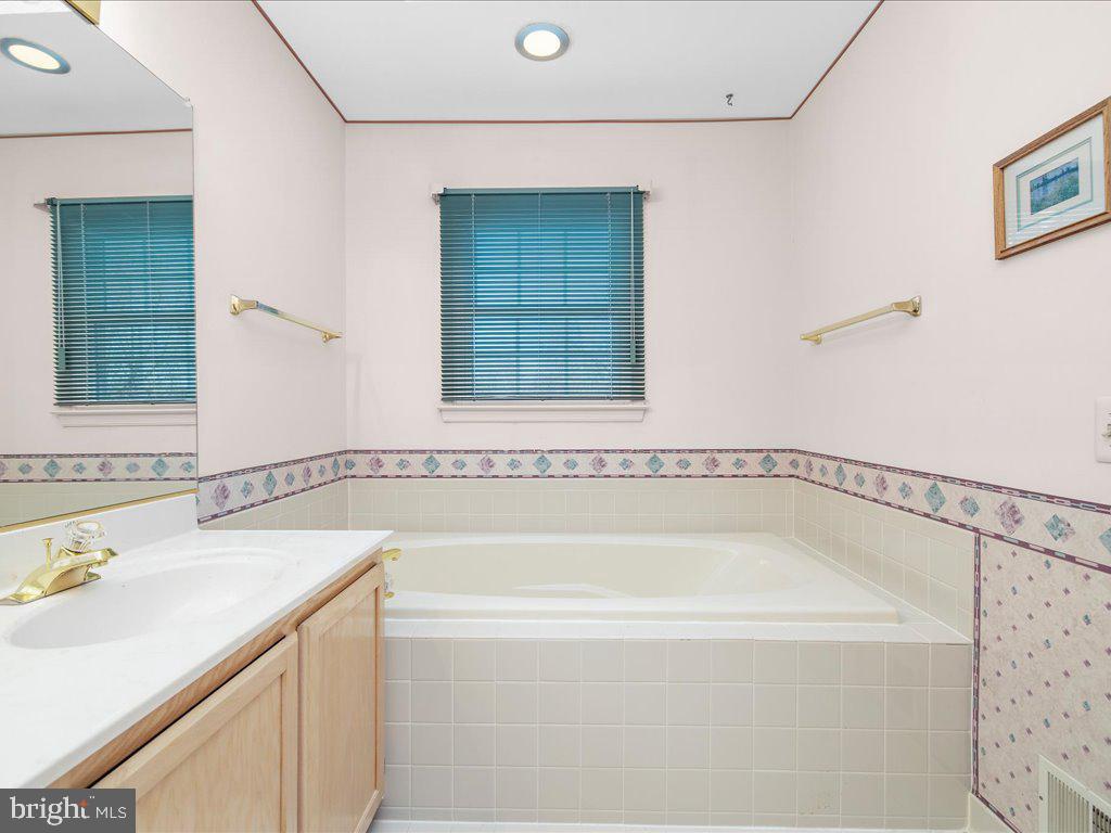 SEVEN OAKS - Residential