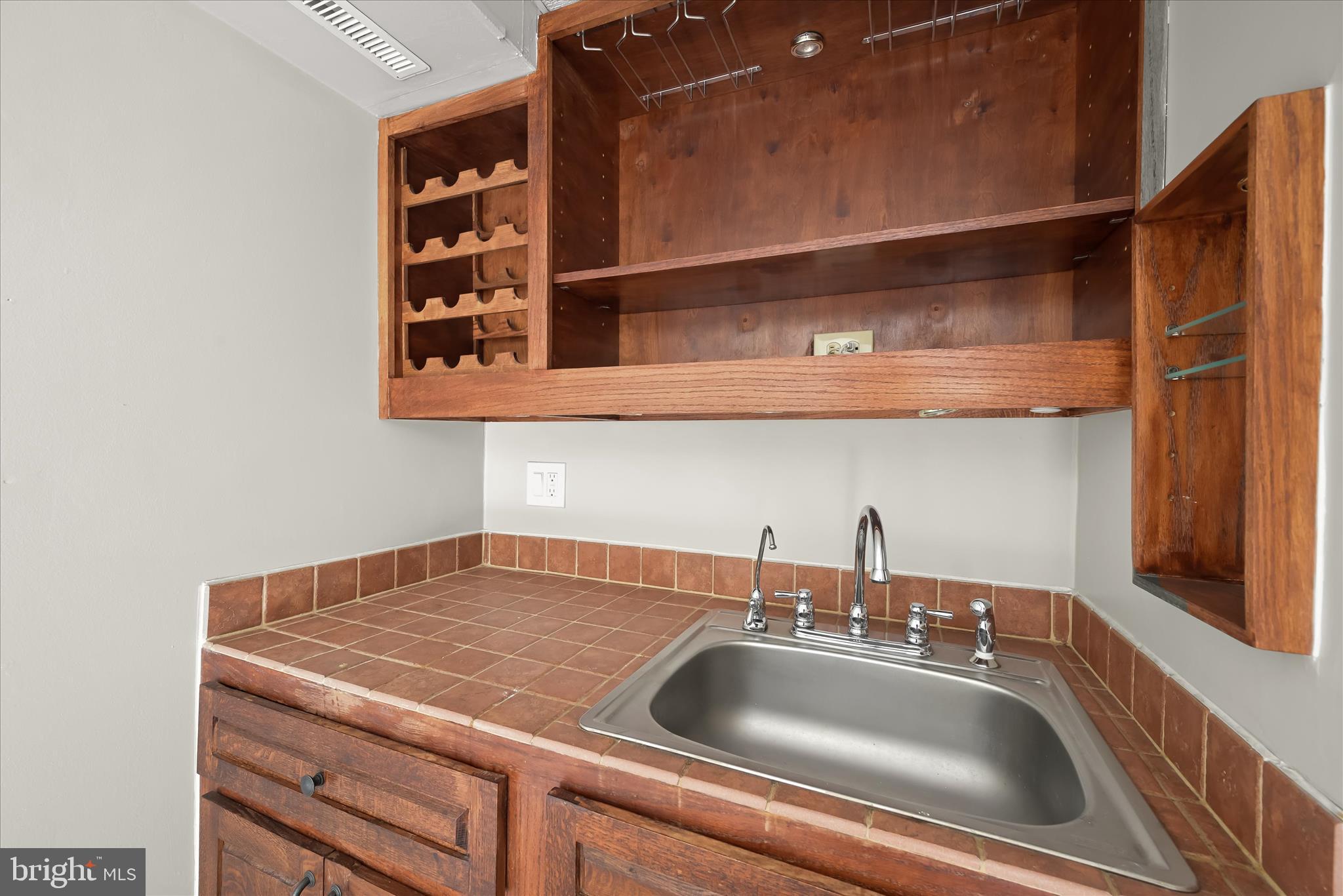 FOUR SEASONS ESTATES - Residential