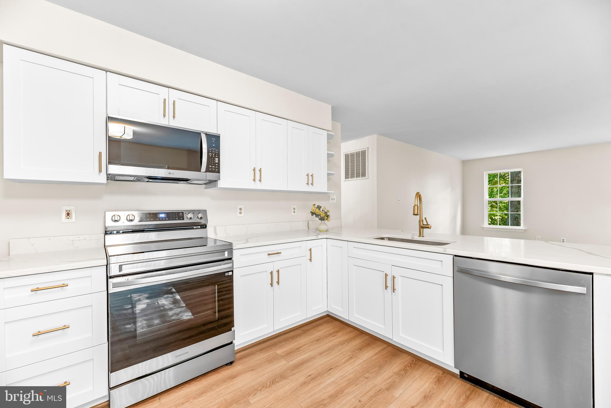 1041 KINGS CREEK DRIVE