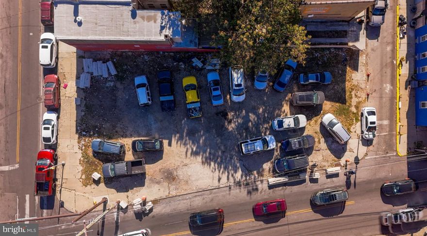 200–216 W Glenwood Ave – Nine Vacant Lots (Parking/Future Dev.)
Priced at $60K each  = $540,000 total.
Best use: parking, storage, or long-term development hold.
No current NOI; strategic value to warehouse operations.
Parking Potential:
Low case: $85/space = $1,275/mo = $15,300/year
High case: $150/space = $2,250/mo = $27,000/year
Tiered Pricing Options: Reserved vs. unreserved
24/7 vs. restricted hours
Bulk tenant discounts (fleet operators)
Merchant/employee rates (community integration)