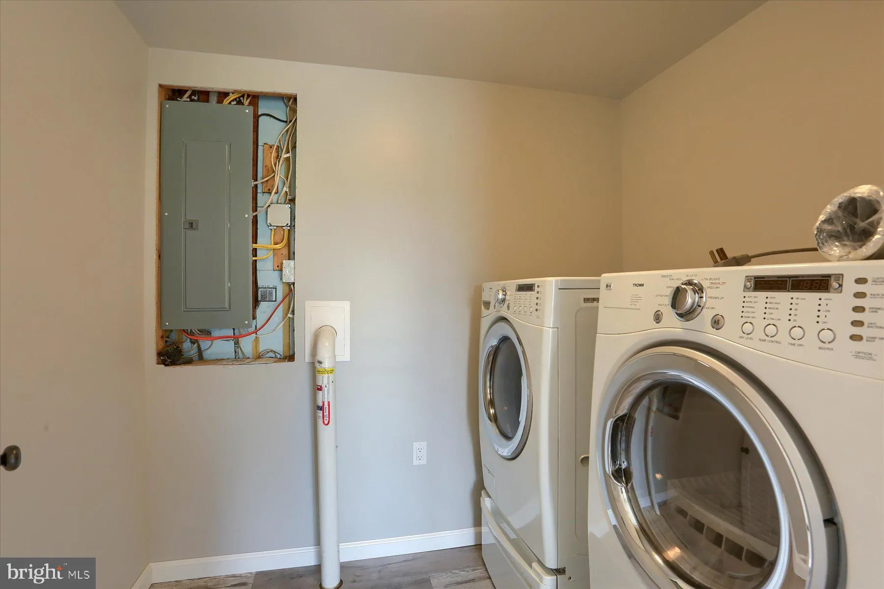 Newville, Pennsylvania 17241, United States, 4 Bedrooms Bedrooms, ,2 BathroomsBathrooms,Residential,Pending,105003