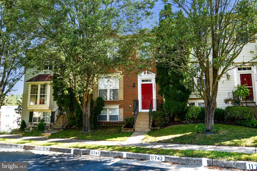 3 Bedrooms | 2 Full Bathrooms | 1,628 Sq Ft
Impeccably Maintained | Move-In Ready | Shows Beautifully
This well-maintained home offers four bedrooms and three and a half bathrooms across multiple levels. The property provides comfortable living space for families seeking room to grow and entertain.
The thoughtful design maximizes functionality while maintaining an inviting atmosphere throughout. Each level contributes to the overall flow and usability of the residence, creating distinct areas for various daily activities and relaxation.
Property Features:
Spacious main level with bright, open layout perfect for entertaining or relaxing
Updated kitchen with modern appliances and ample cabinet space
Large living and dining areas with natural light and neutral finishes
3 generously sized bedrooms, including a well-appointed primary suite with full bath
Finished lower level with flexible space for a rec room, office, or guest area
Walk-out access to fenced rear yard — great for pets, play, or gatherings
Private deck off main level for outdoor enjoyment overlooking green space
Fresh paint, clean, and well cared for throughout — just move in and enjoy!
Community & Location:
Enjoy all the amenities that Lake Ridge has to offer — pools, tennis courts, trails, tot lots, and more. Ideally located close to commuter routes, shopping, dining, and schools, this home combines convenience and comfort in a sought-after neighborhood.
📍 Don't miss this one — homes this well-kept don't last!