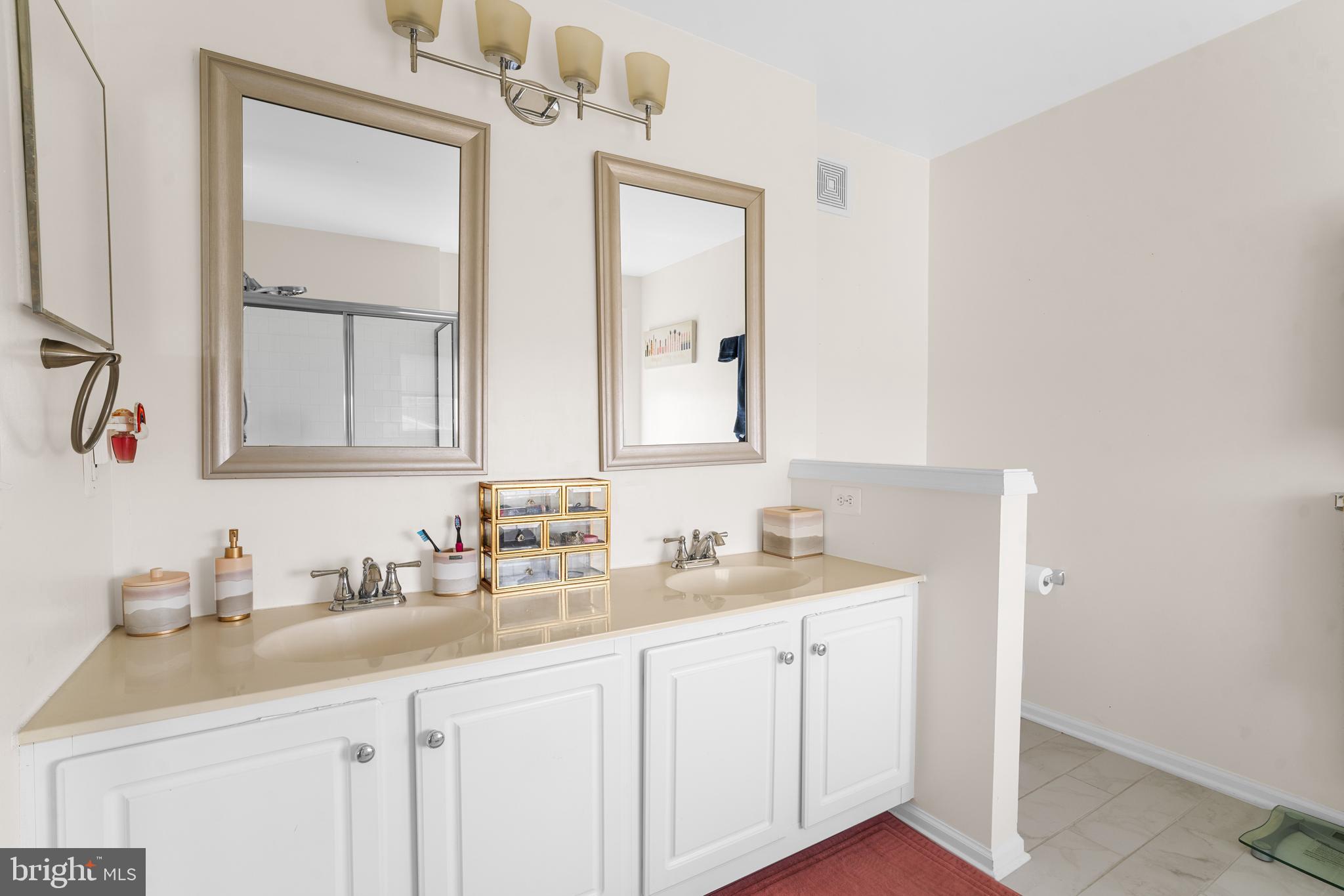 OVERLOOK - Residential Lease