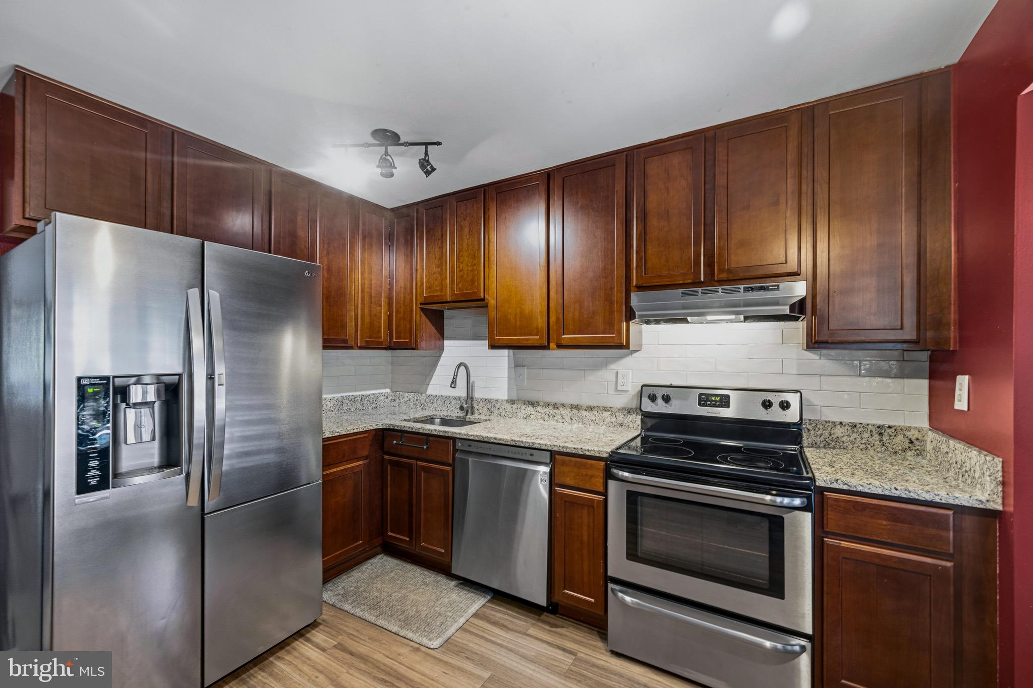 CROFTON MEWS CONDO - Residential