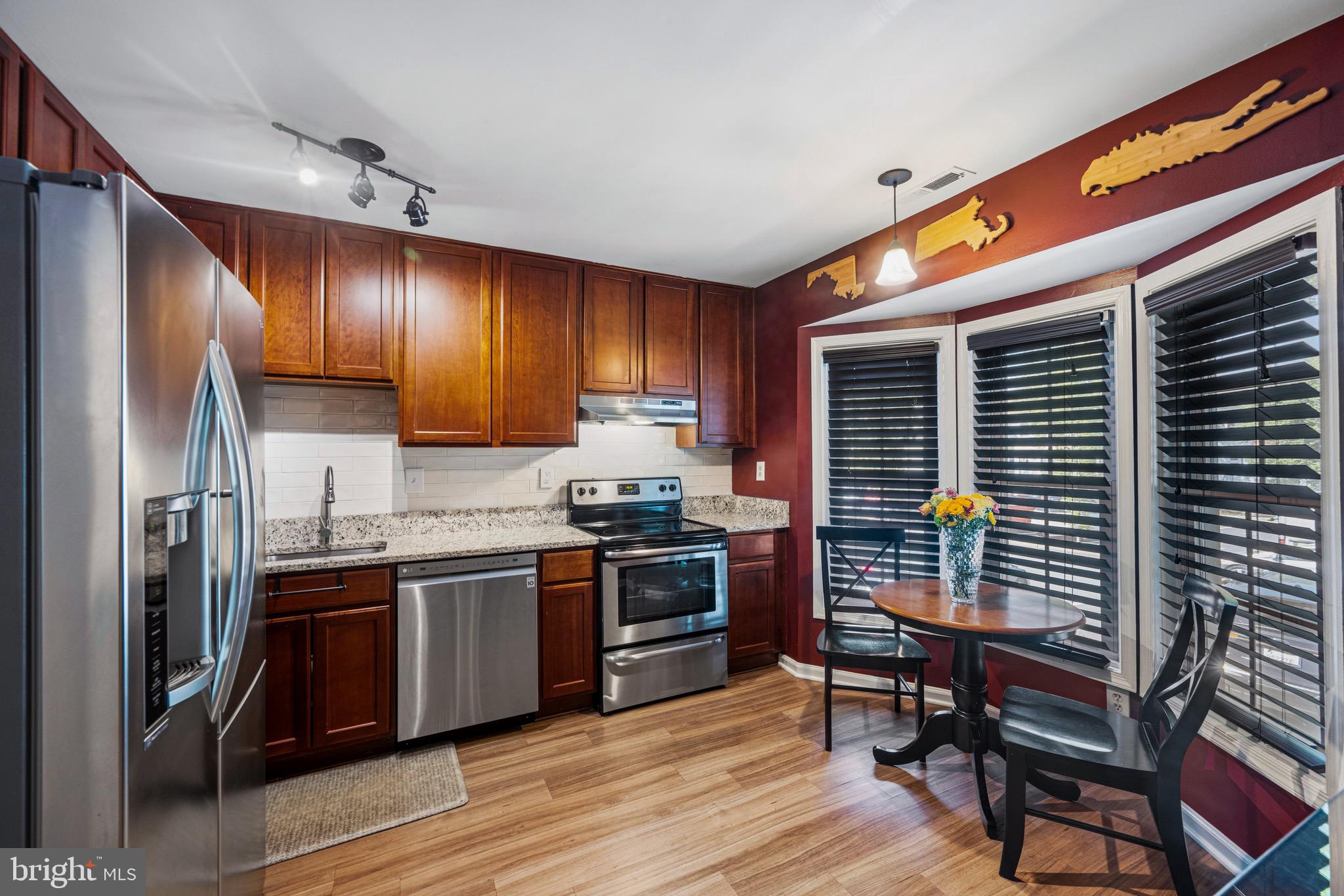 CROFTON MEWS CONDO - Residential