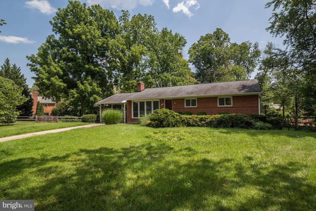 6520 Lone Oak Court, Bethesda, MD 20817