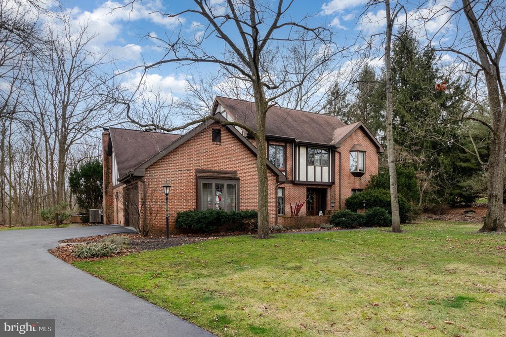 Photo of 342 Westview Drive, Elizabethtown, PA 17022 (MLS # PALA2046394)