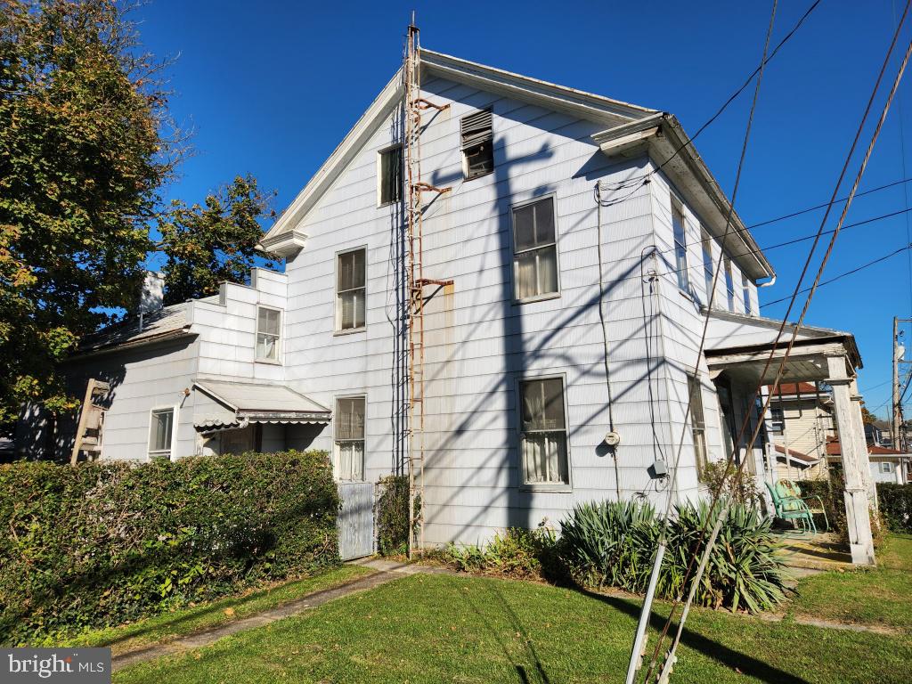 916 LITITZ PIKE