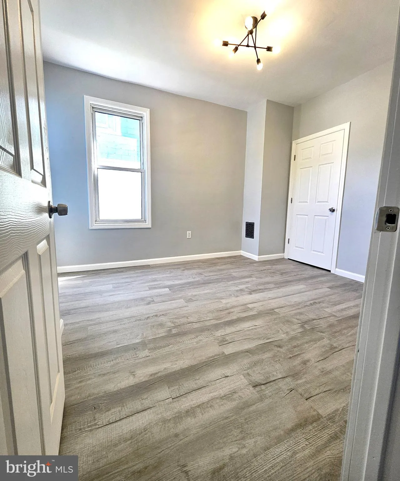 Burlington, New Jersey 08016, United States, 5 Bedrooms Bedrooms, ,2 BathroomsBathrooms,Residential,Active,198644