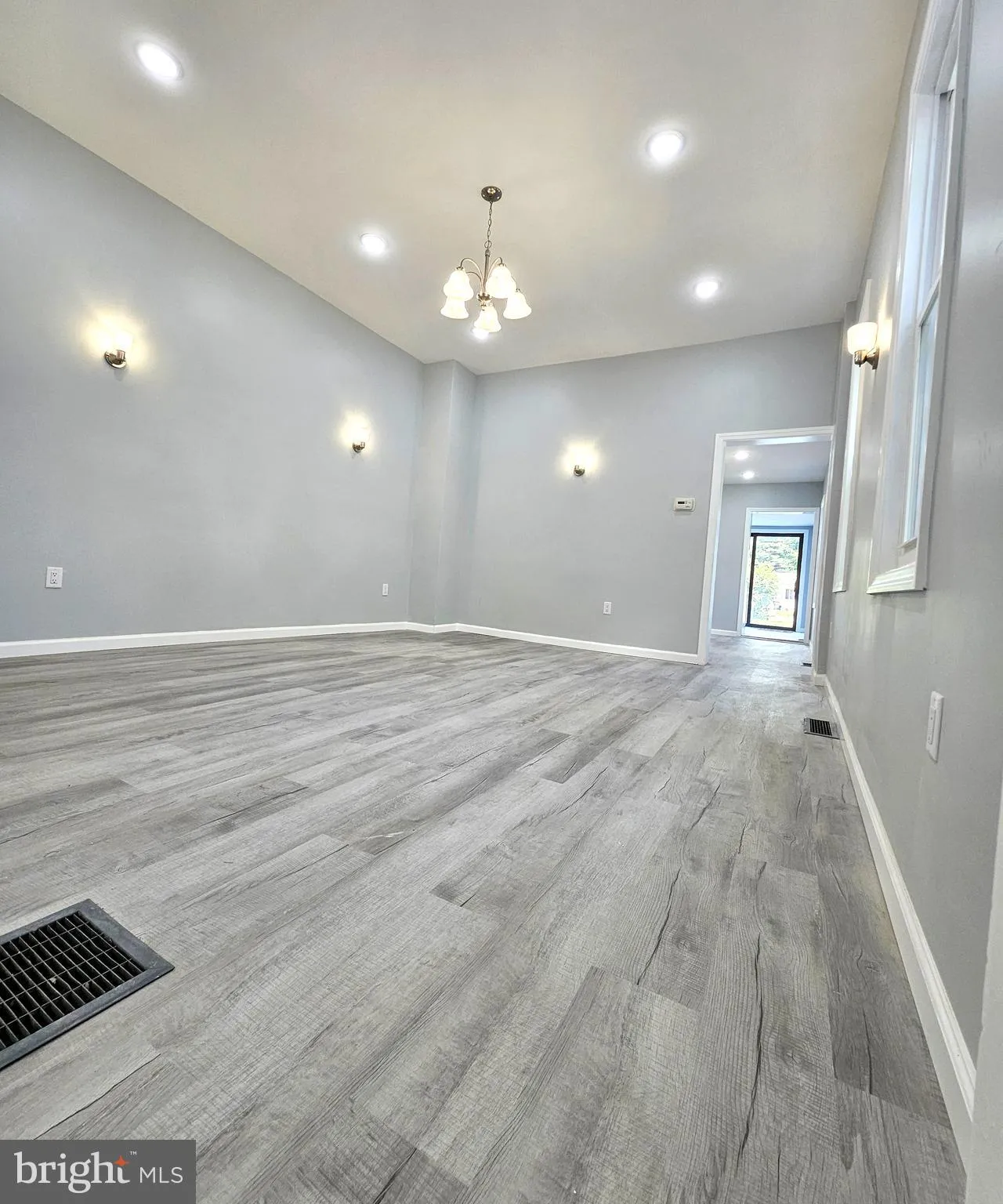 Burlington, New Jersey 08016, United States, 5 Bedrooms Bedrooms, ,2 BathroomsBathrooms,Residential,Active,198644