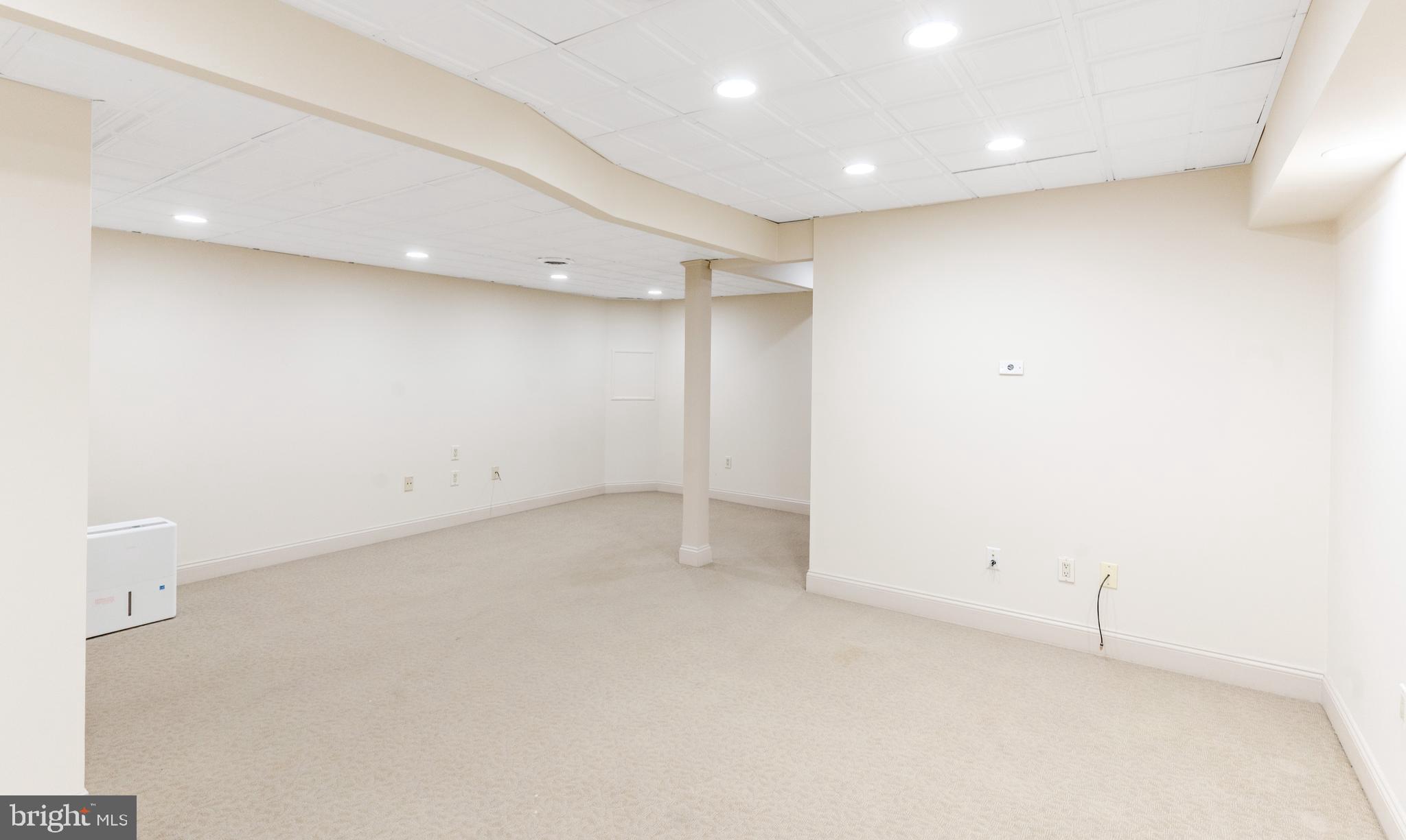 THACHER CT - Residential