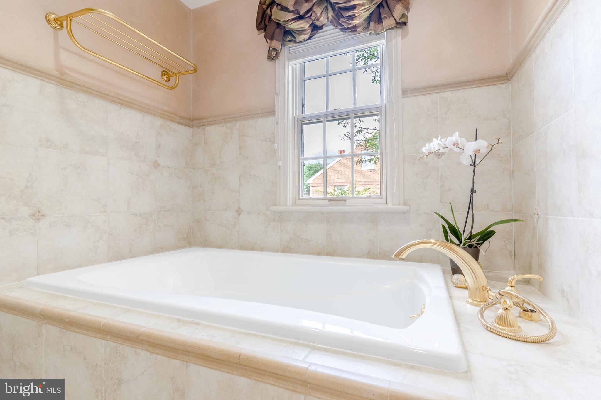 THACHER CT - Residential