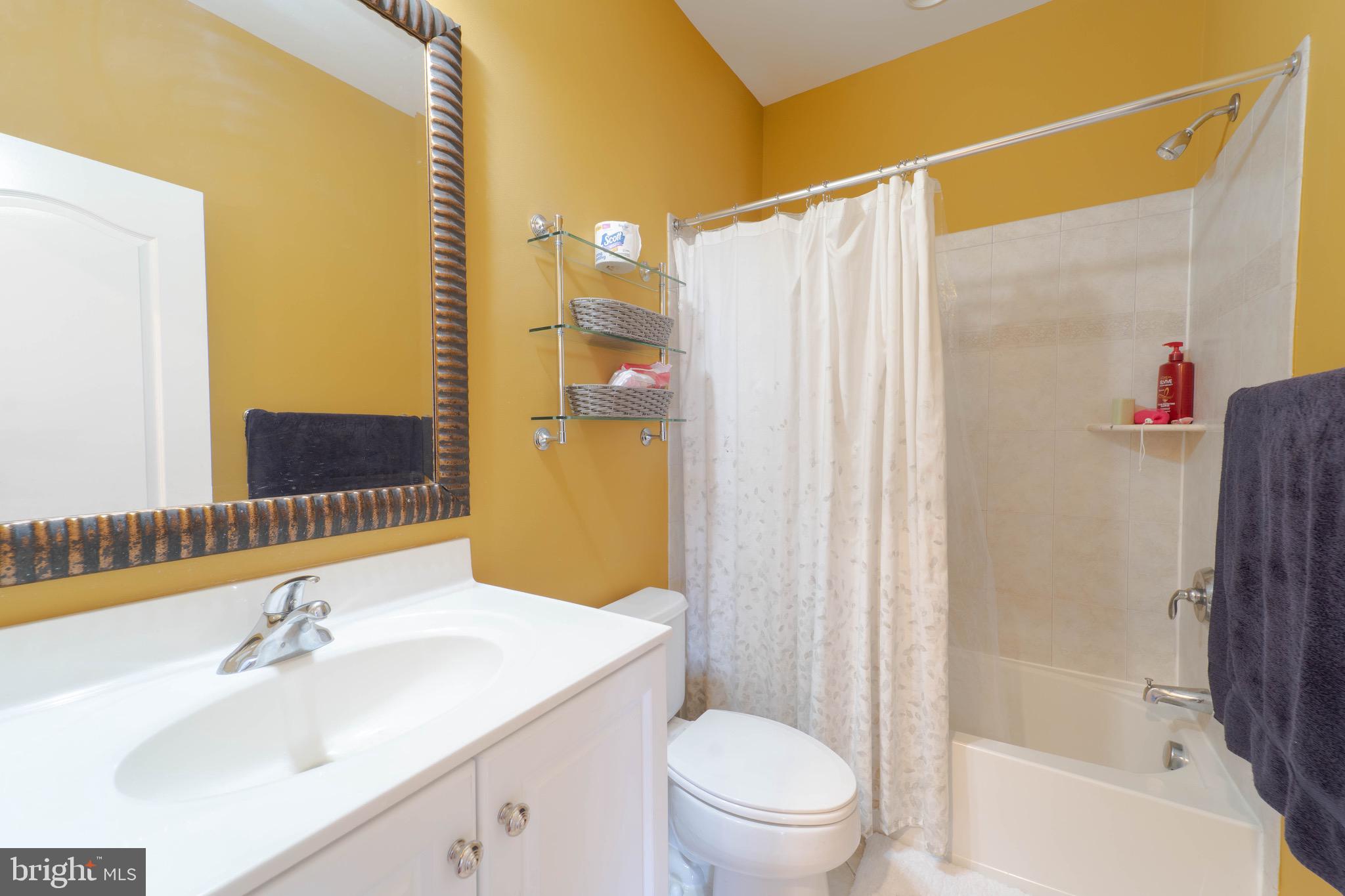 CHARLESTON SQUARE TOWNHM - Residential Lease