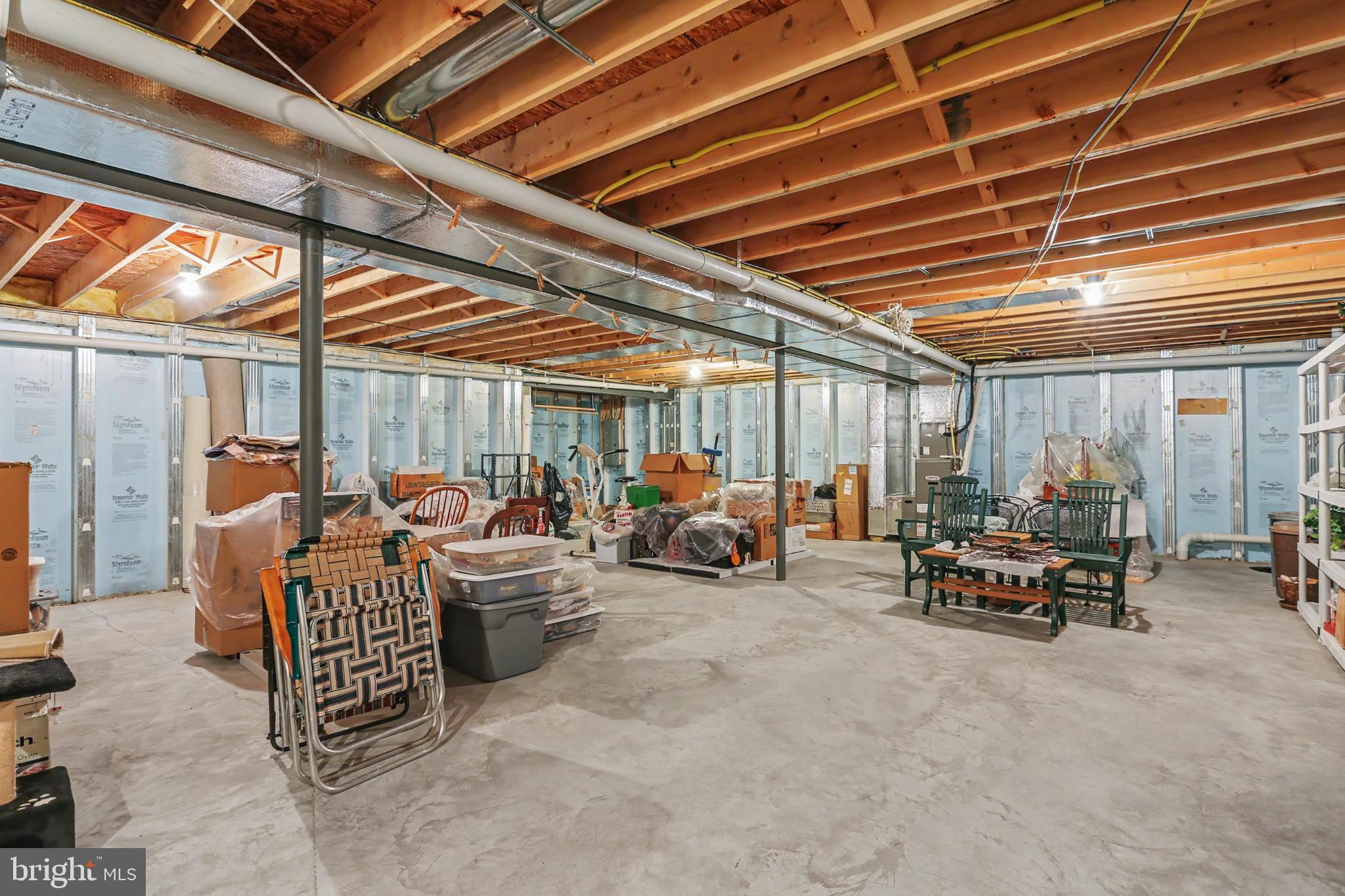 BRIAR LAKE - Residential