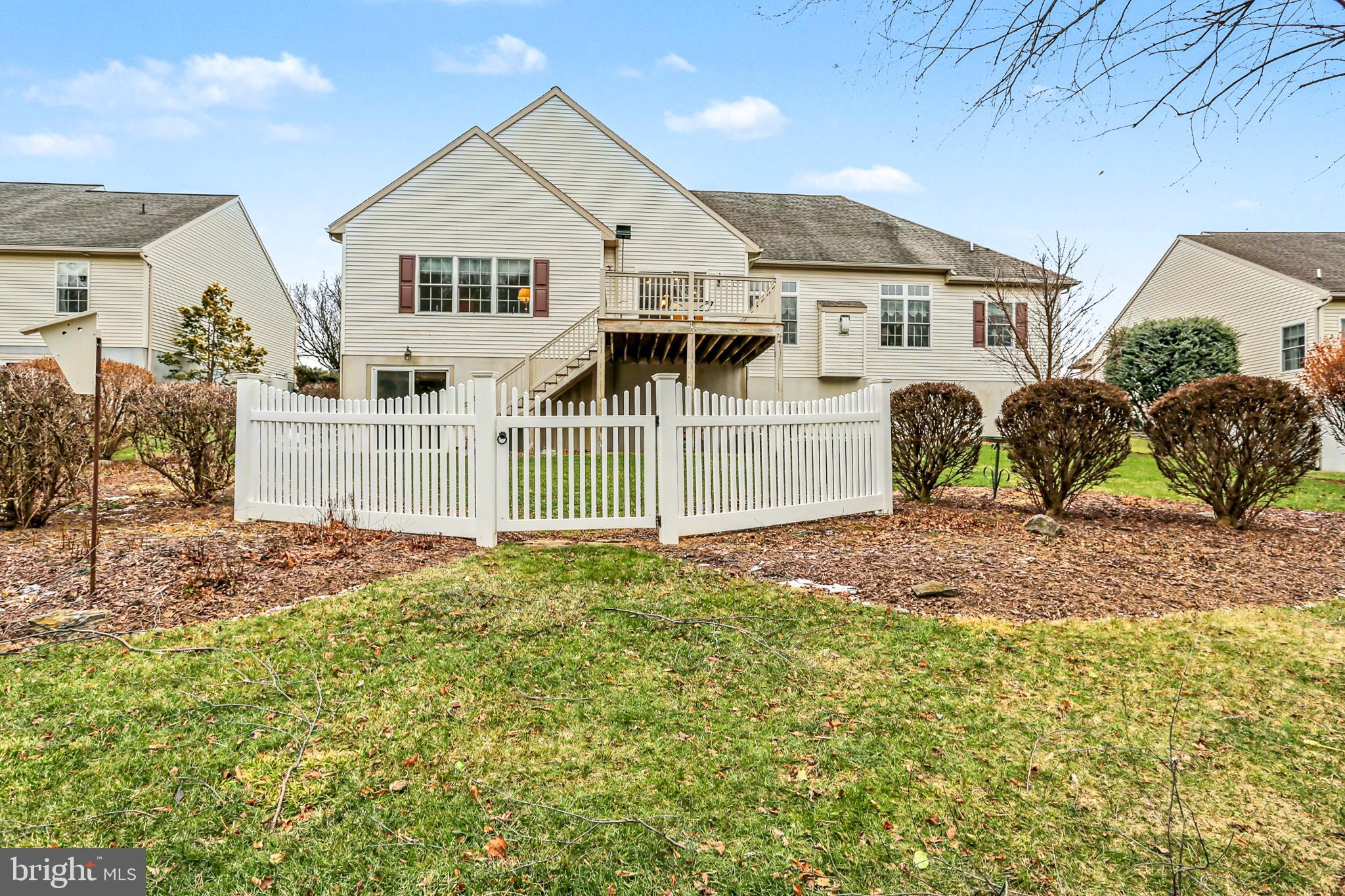 BRIAR LAKE - Residential