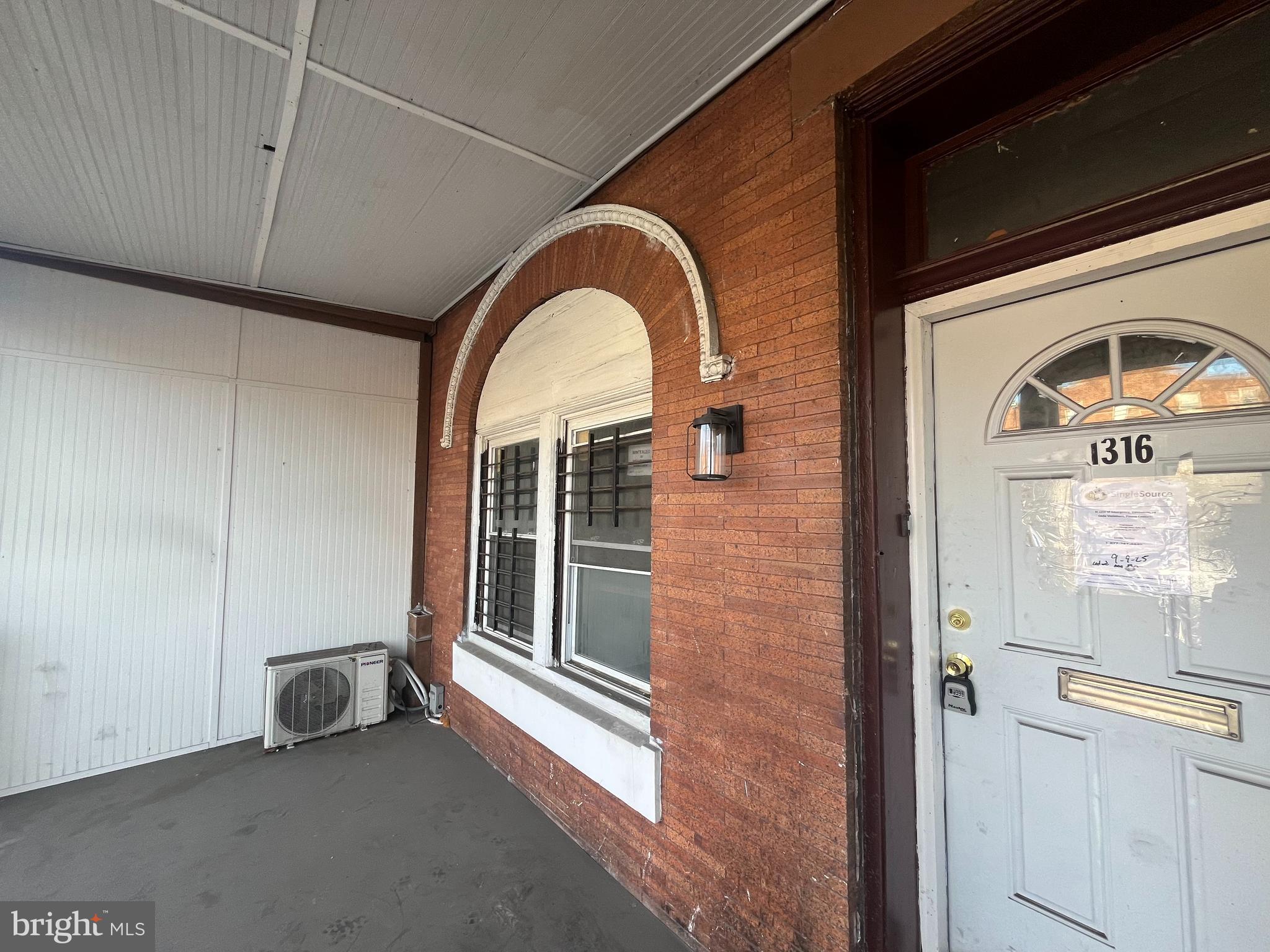 1316 W HUNTING PARK AVENUE