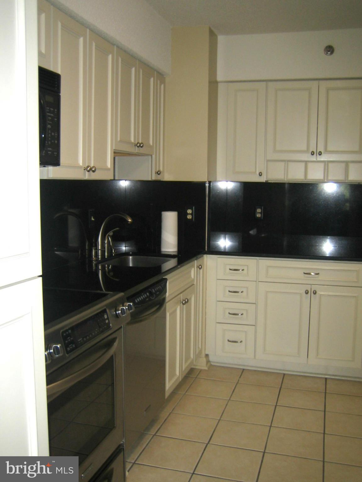 SKYLINE HOUSE - Residential Lease