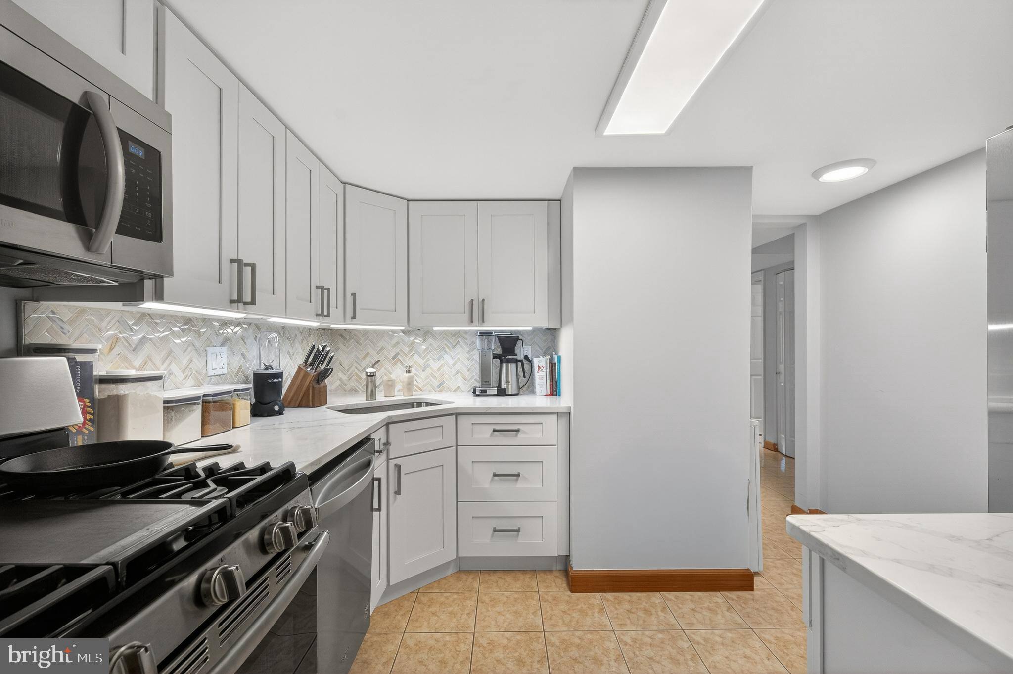 1536 NORTHGATE SQUARE 21