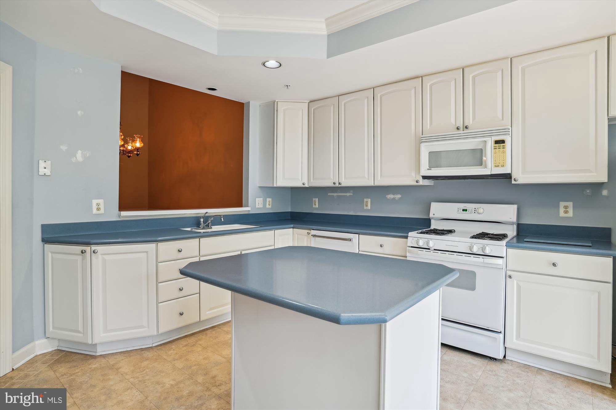 SOUTH RIVER COLONY - Residential