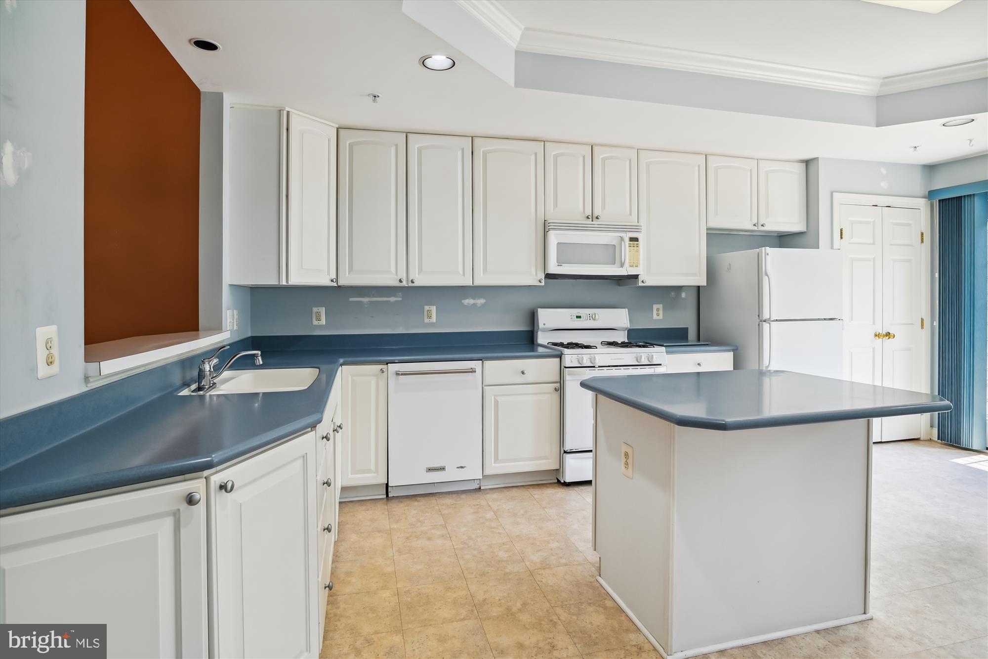 SOUTH RIVER COLONY - Residential