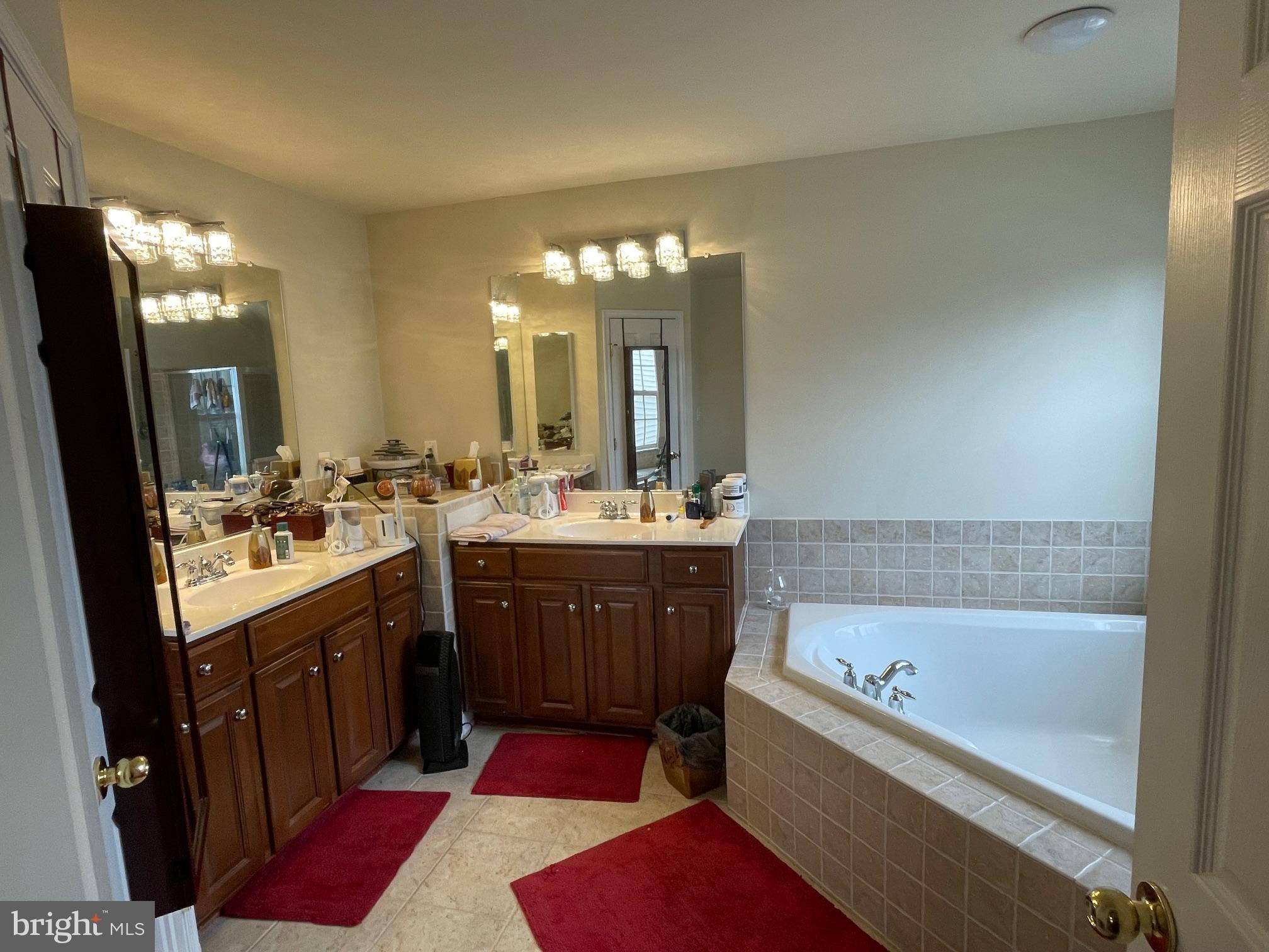 ESTATES AT LEE'S PARKE - Residential