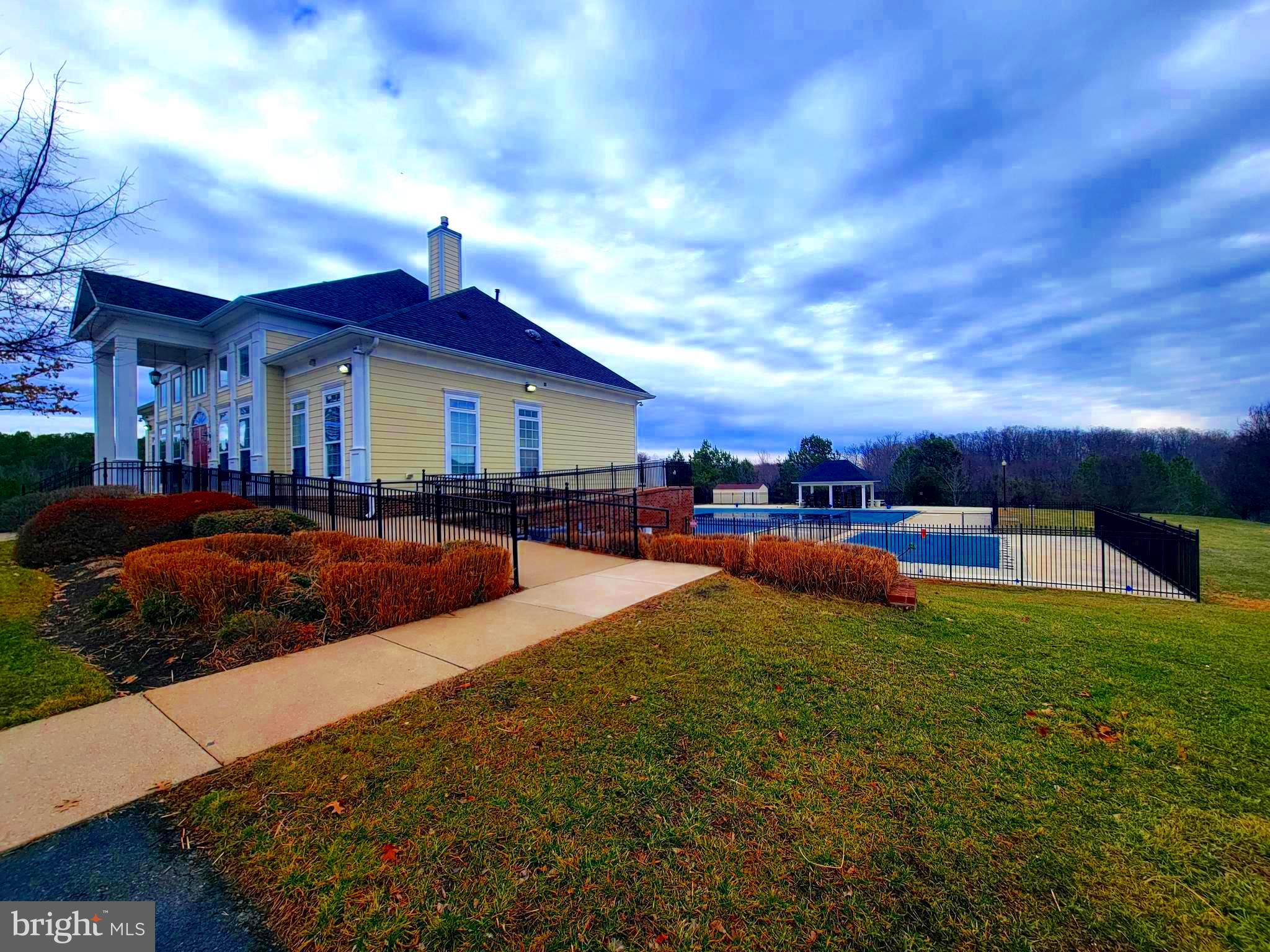 ESTATES AT LEE'S PARKE - Residential