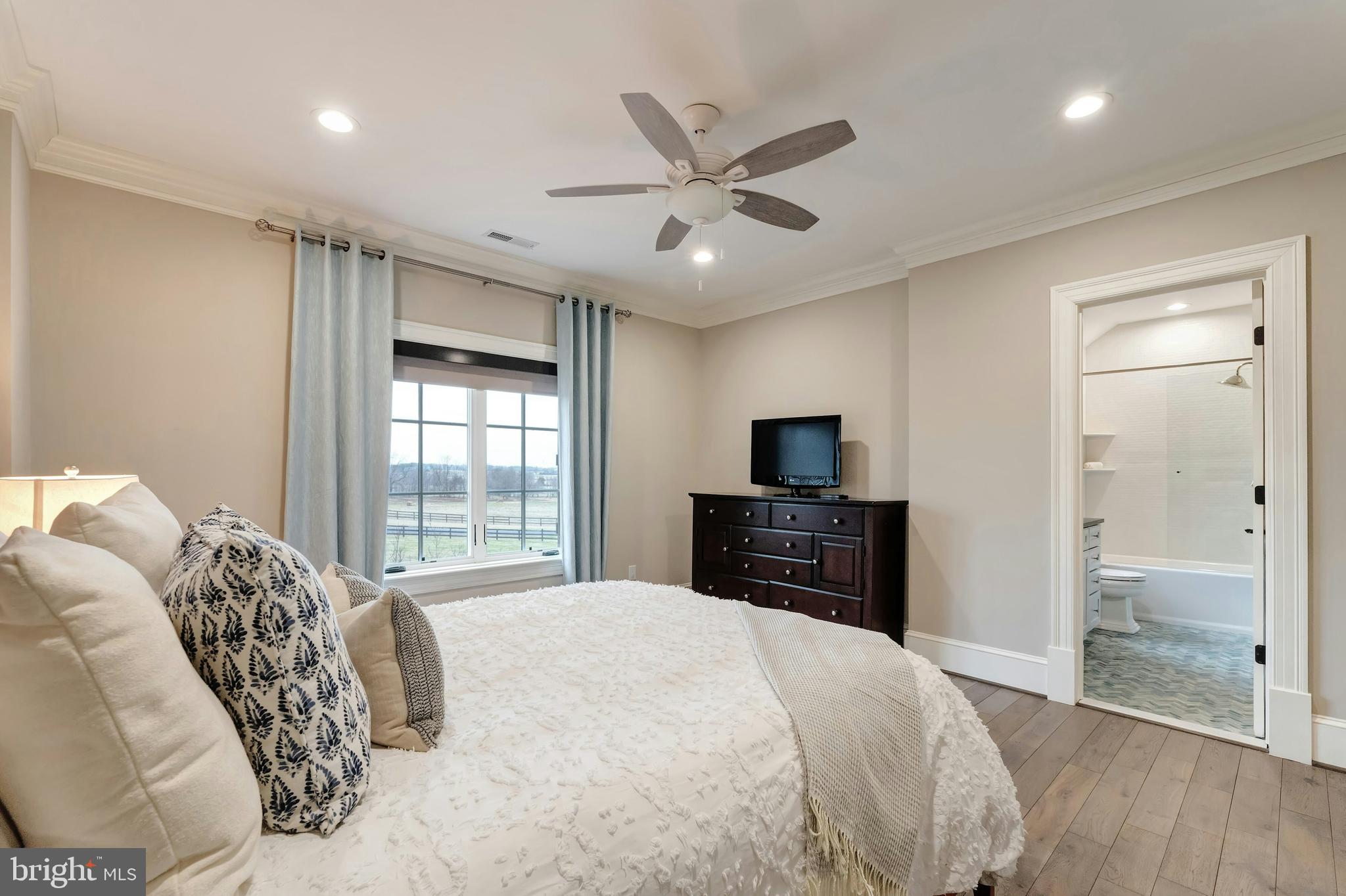 LEE'S CROSSING - Residential