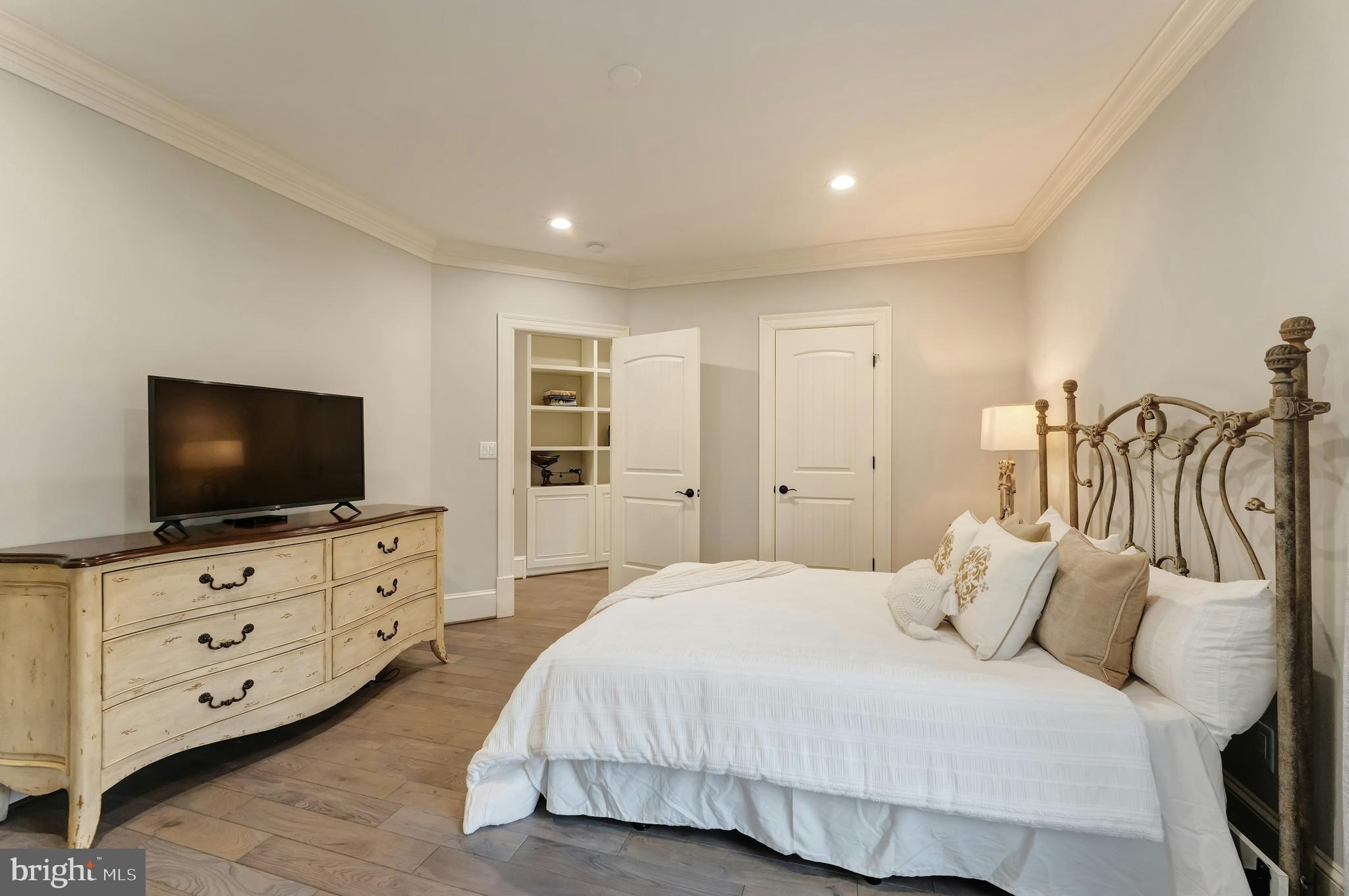 LEE'S CROSSING - Residential