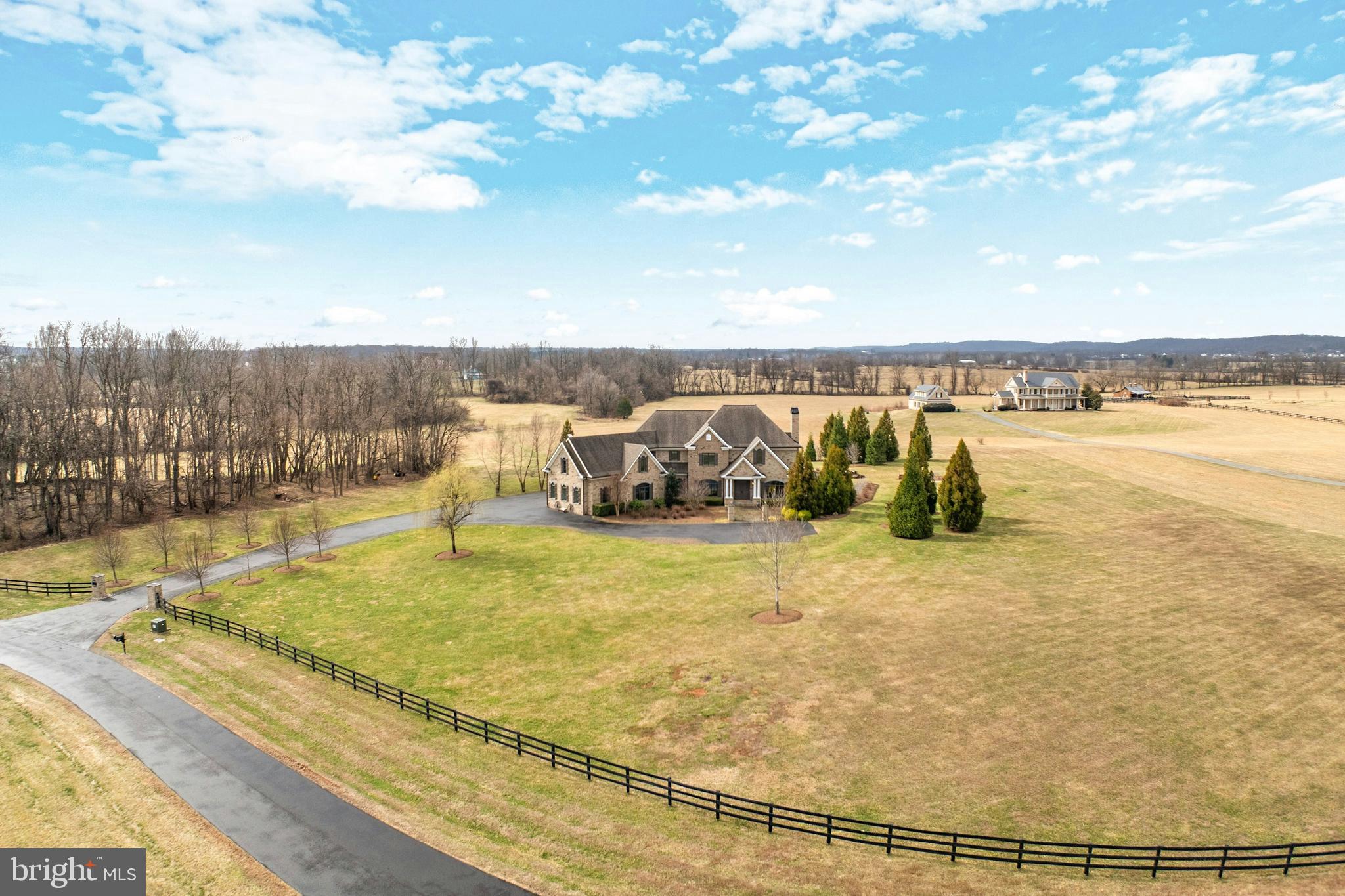 LEE'S CROSSING - Residential