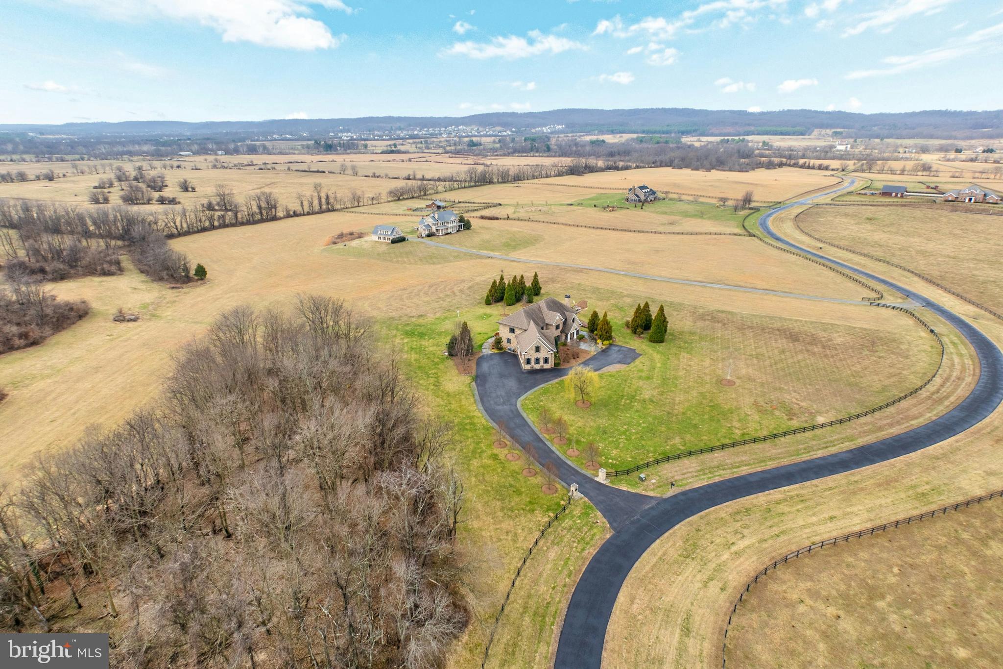 LEE'S CROSSING - Residential