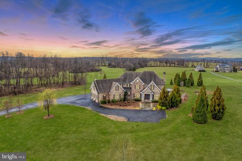 Photo of 42835 Travelers Run Lane, LEESBURG, VA 20176 (MLS # VALO2115850)