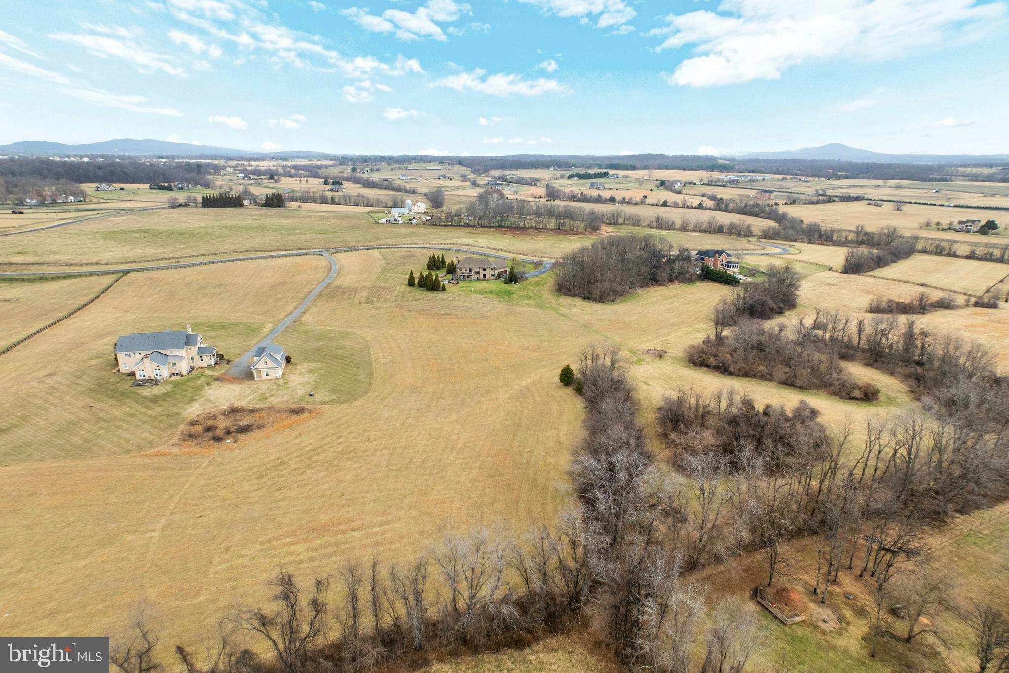 LEE'S CROSSING - Residential