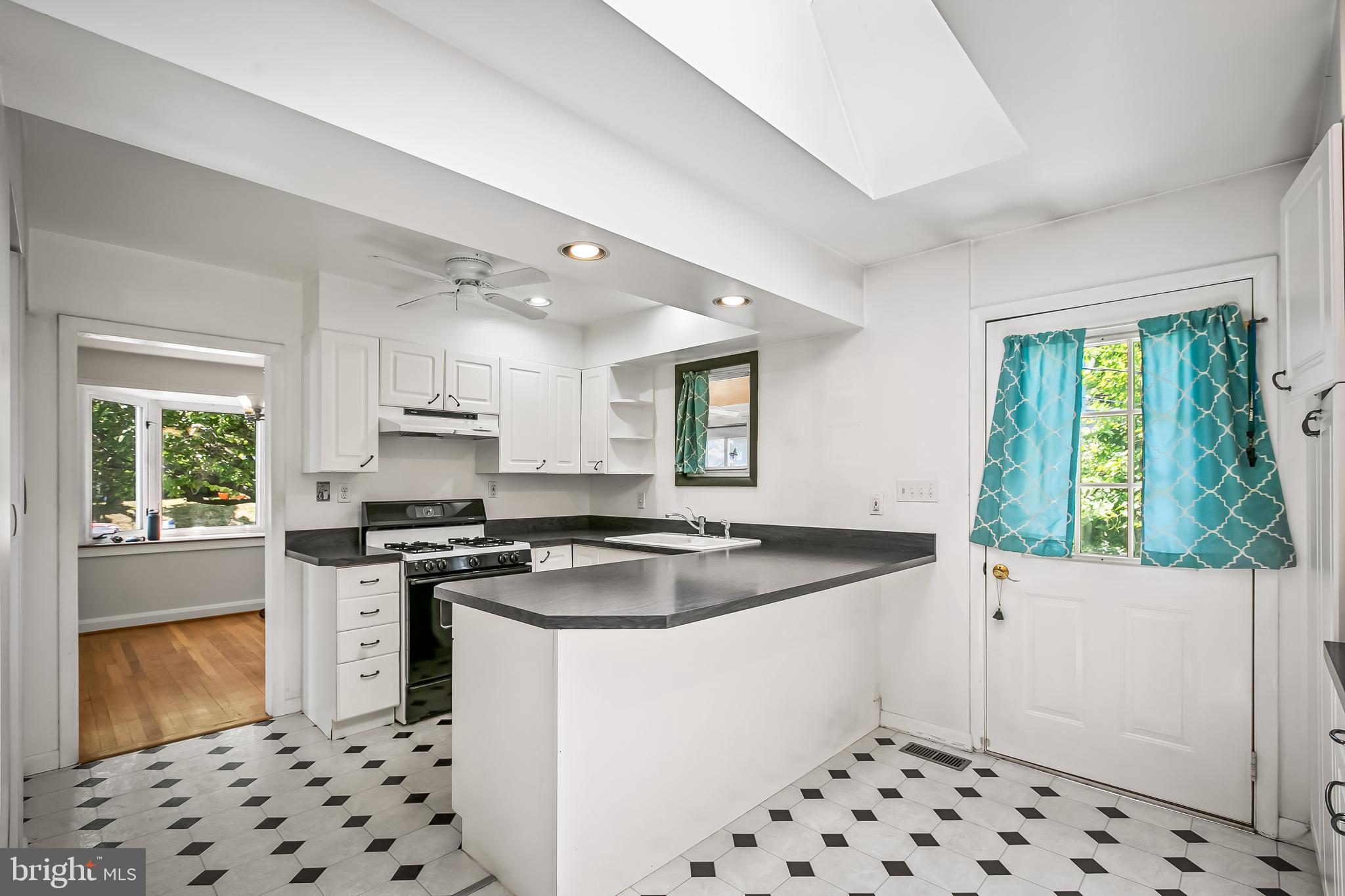 LAURAVILLE HISTORIC DISTRICT - Residential