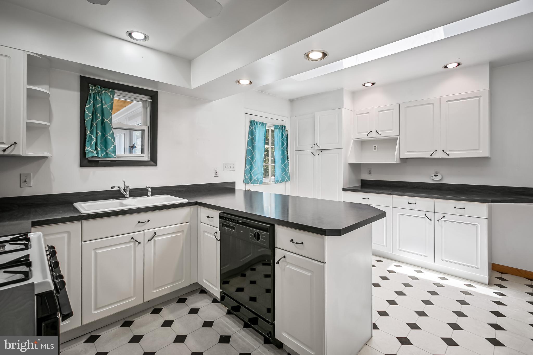 LAURAVILLE HISTORIC DISTRICT - Residential