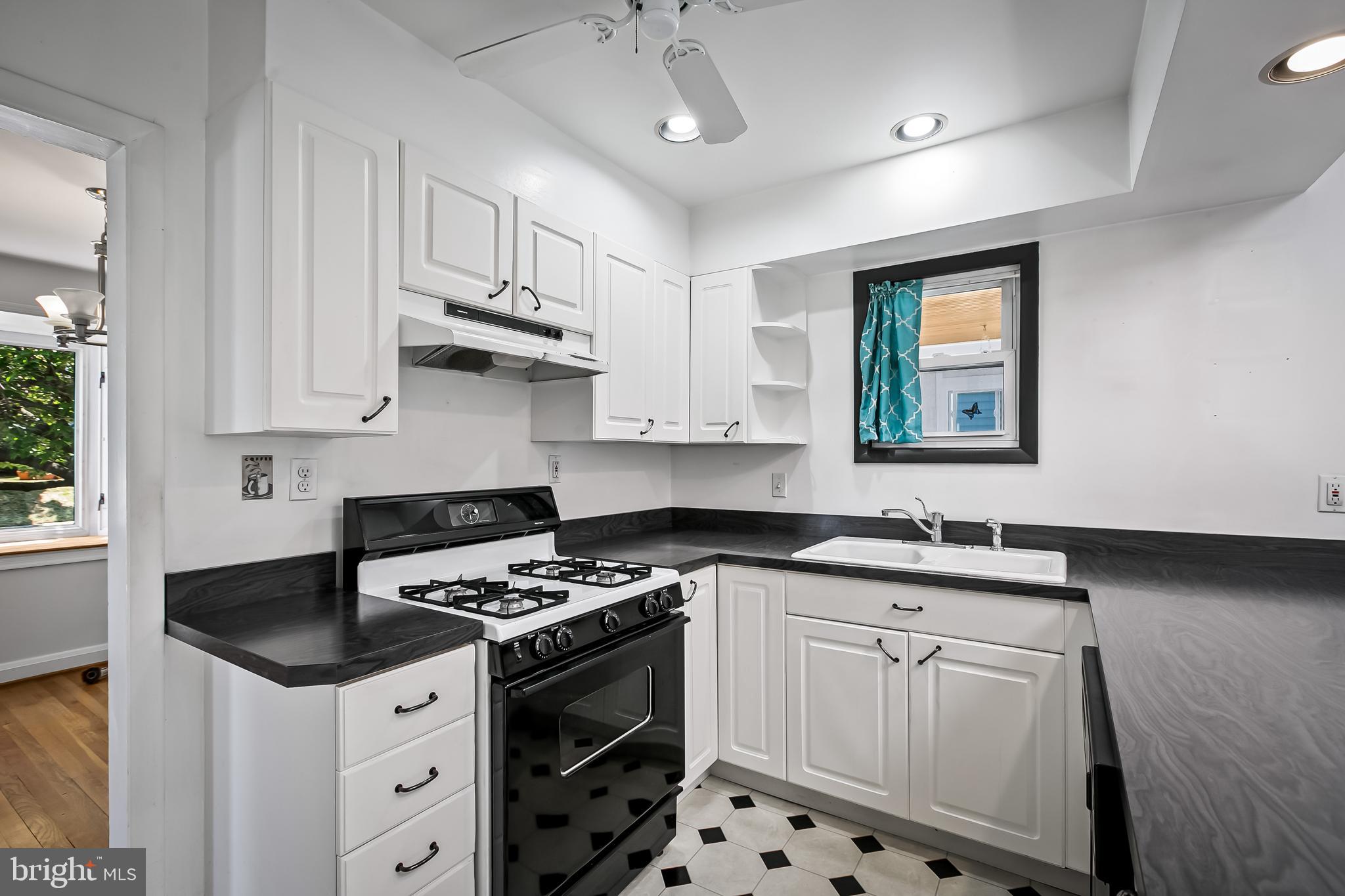 LAURAVILLE HISTORIC DISTRICT - Residential