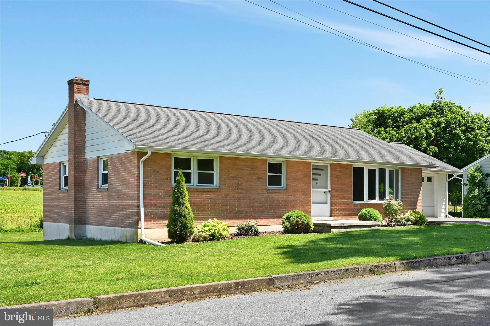 34 LOCUST LN