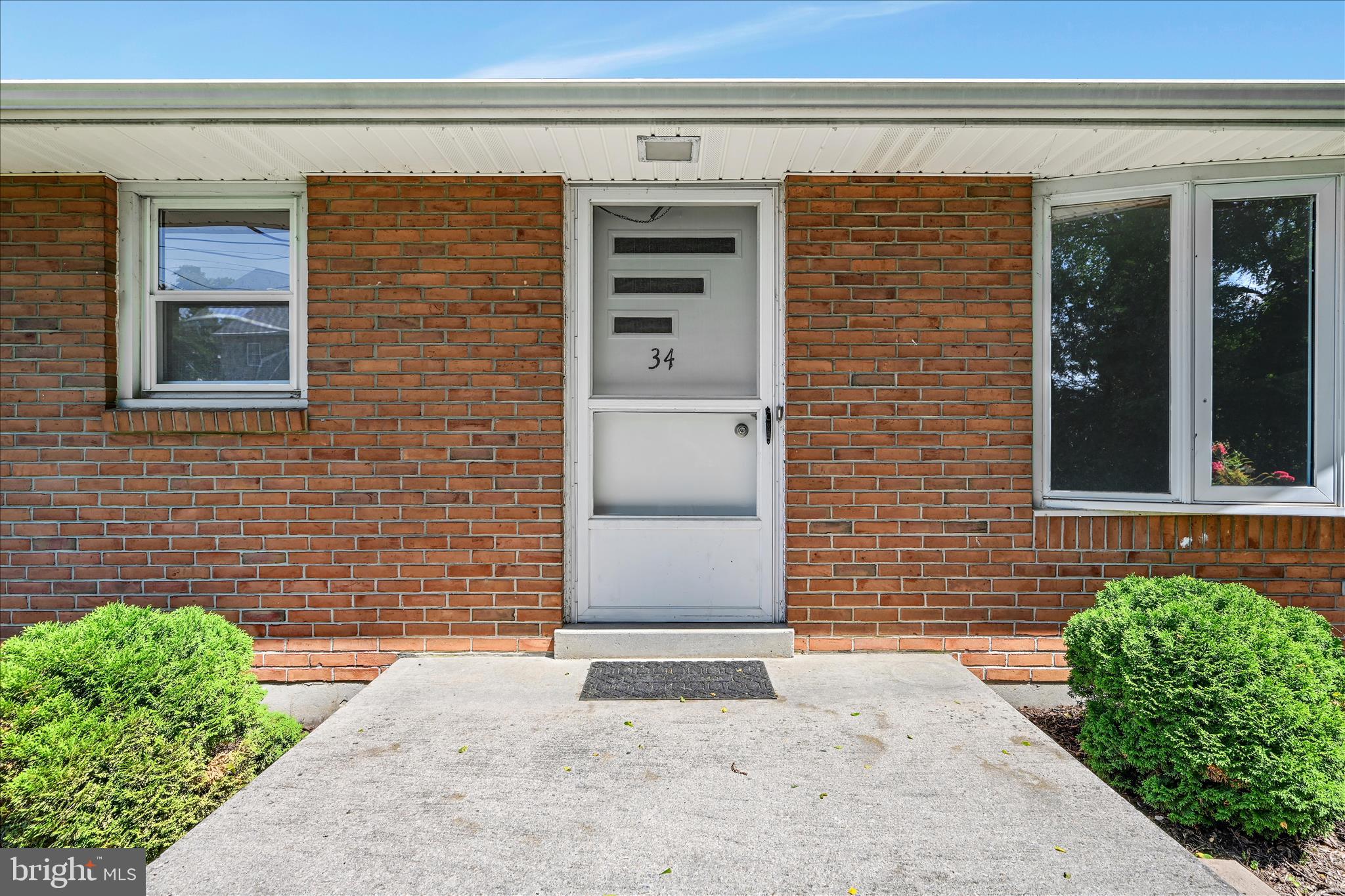 34 LOCUST LN