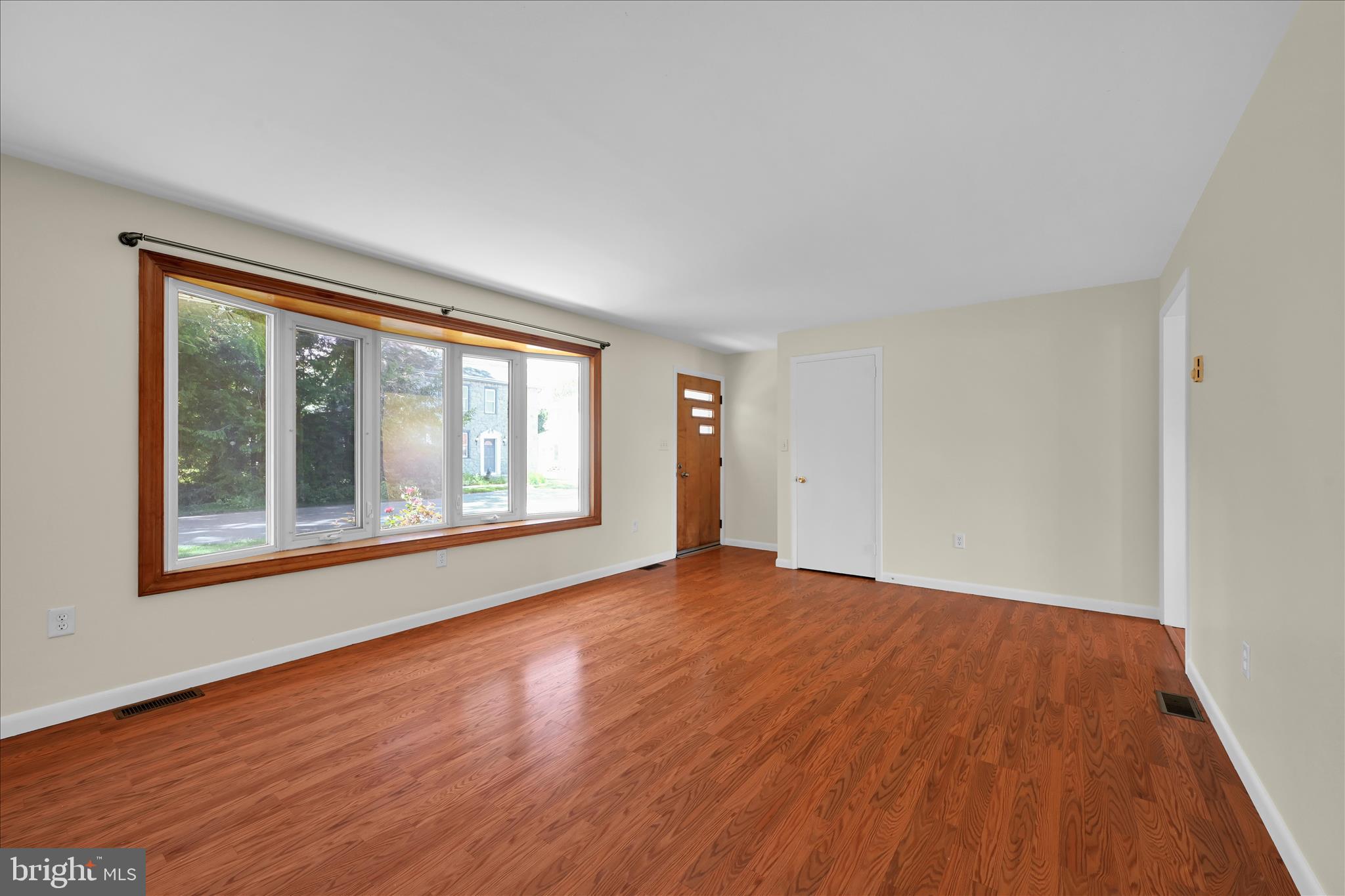 34 LOCUST LN