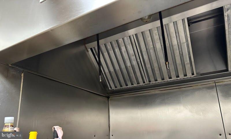 YORK CITY - Commercial Sale