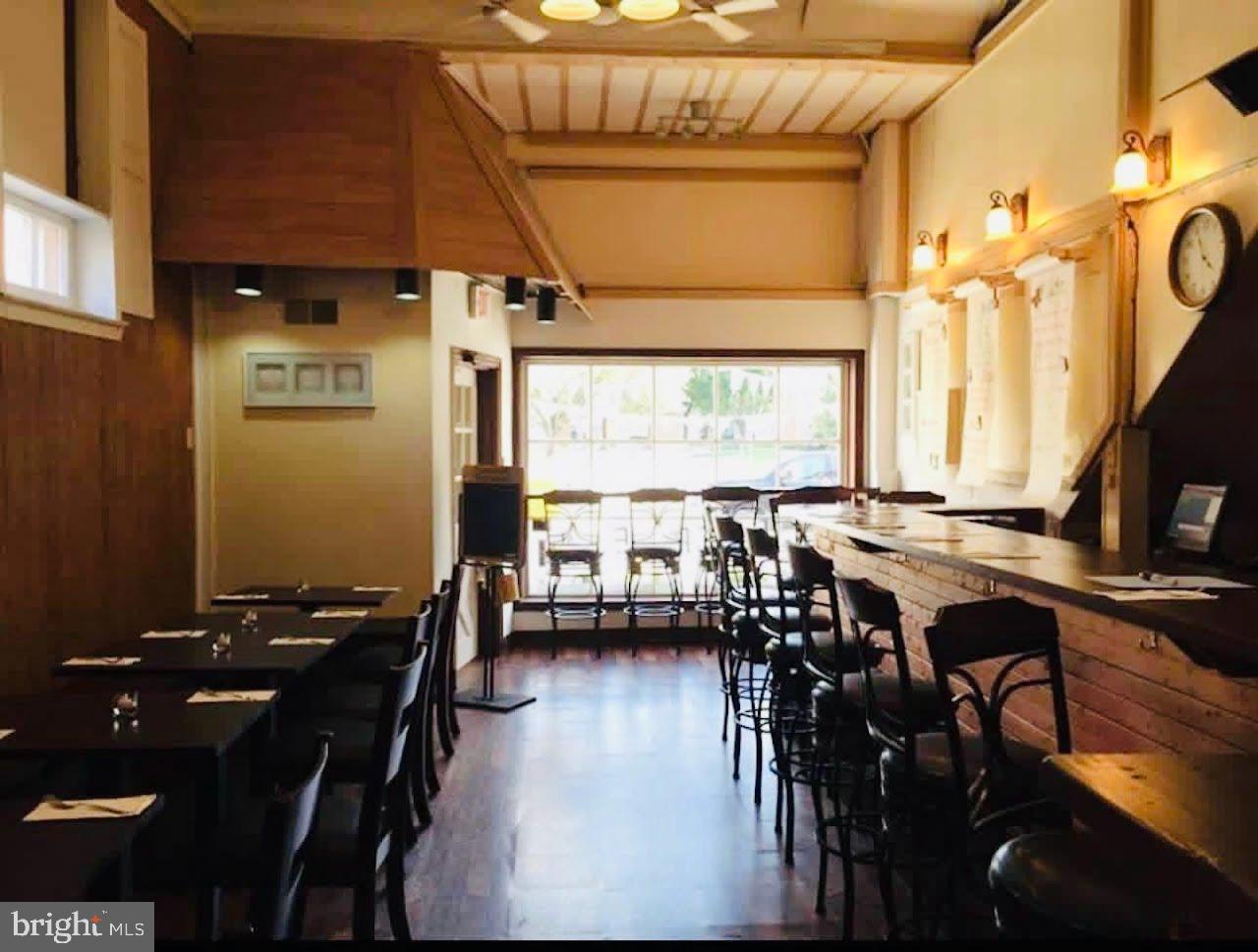 YORK CITY - Commercial Sale