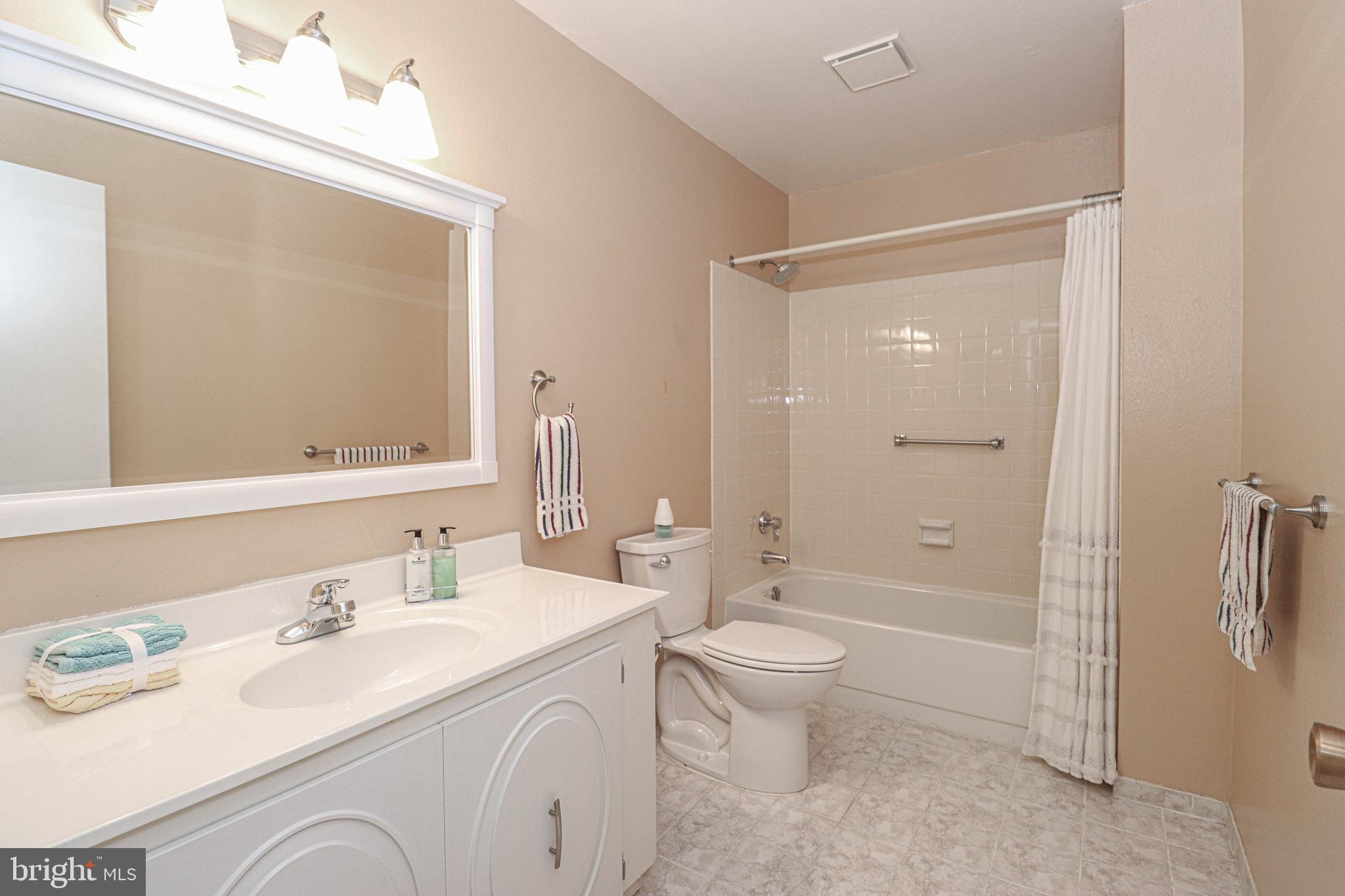 LEISURE WORLD - Residential