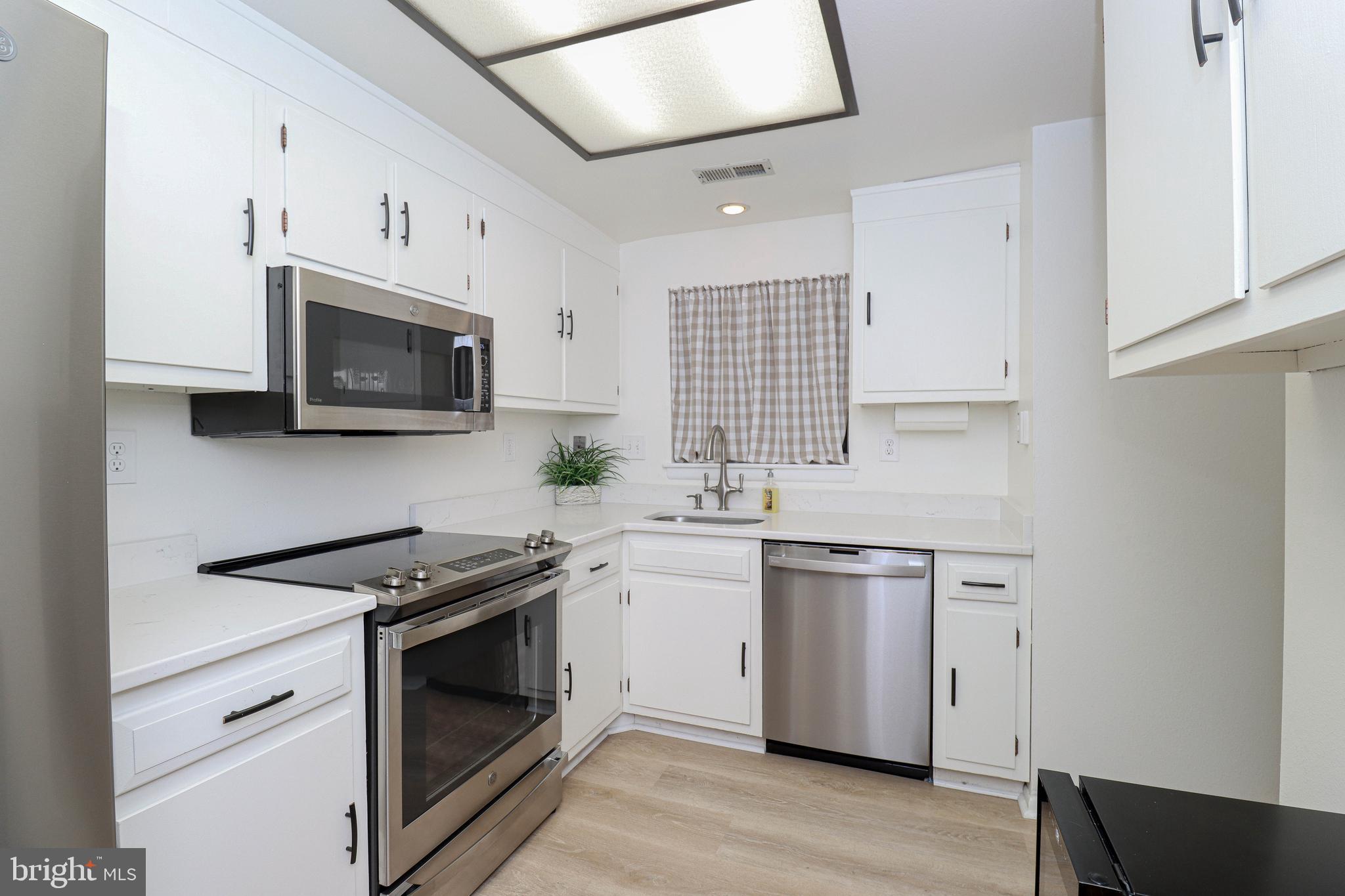 LEISURE WORLD - Residential