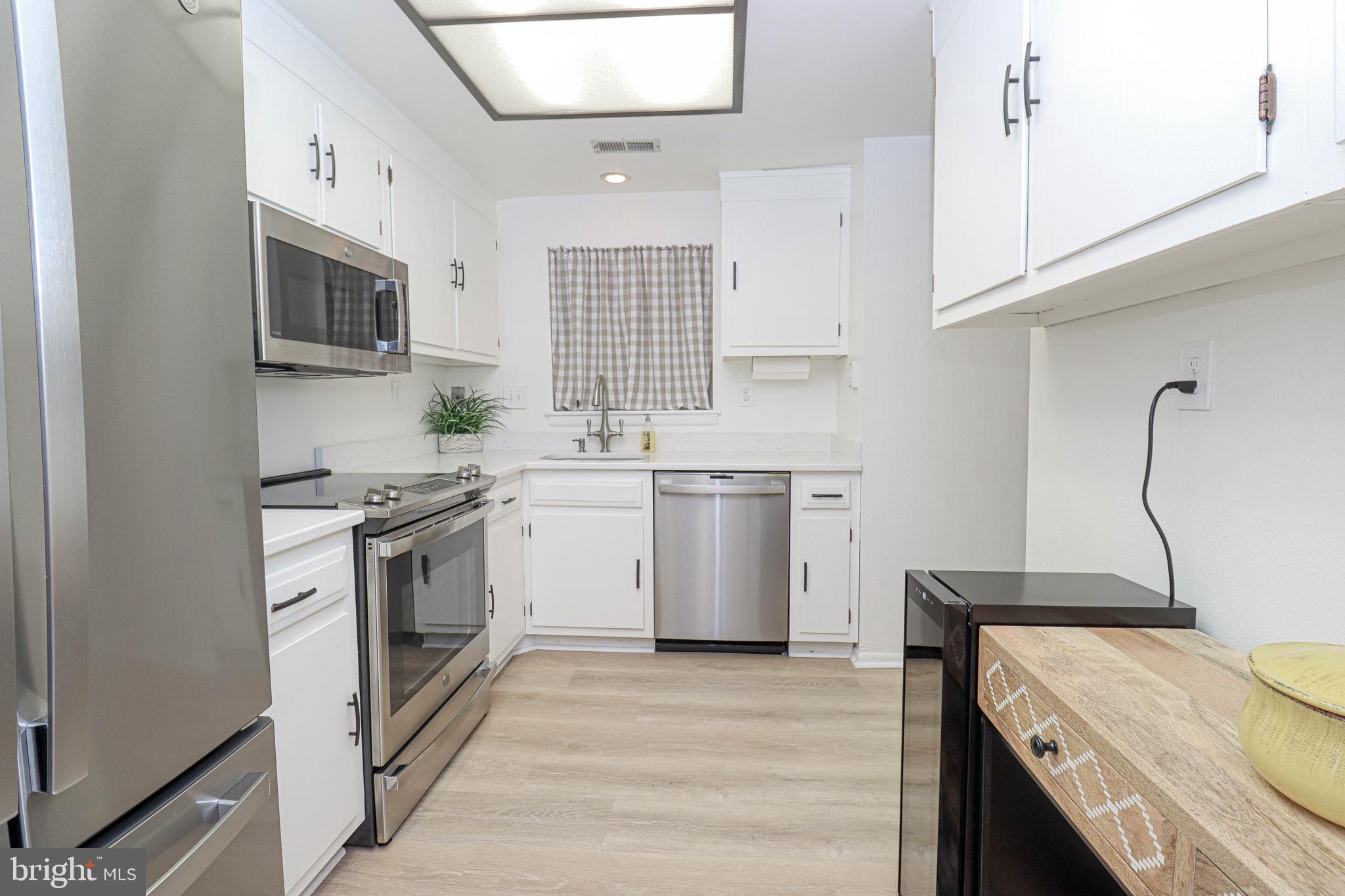 LEISURE WORLD - Residential