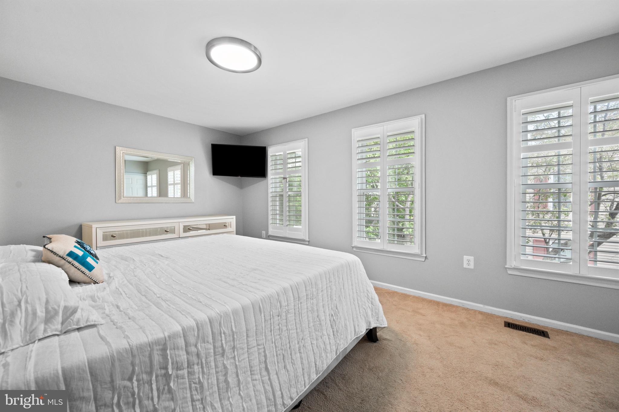 PINECREST - Residential