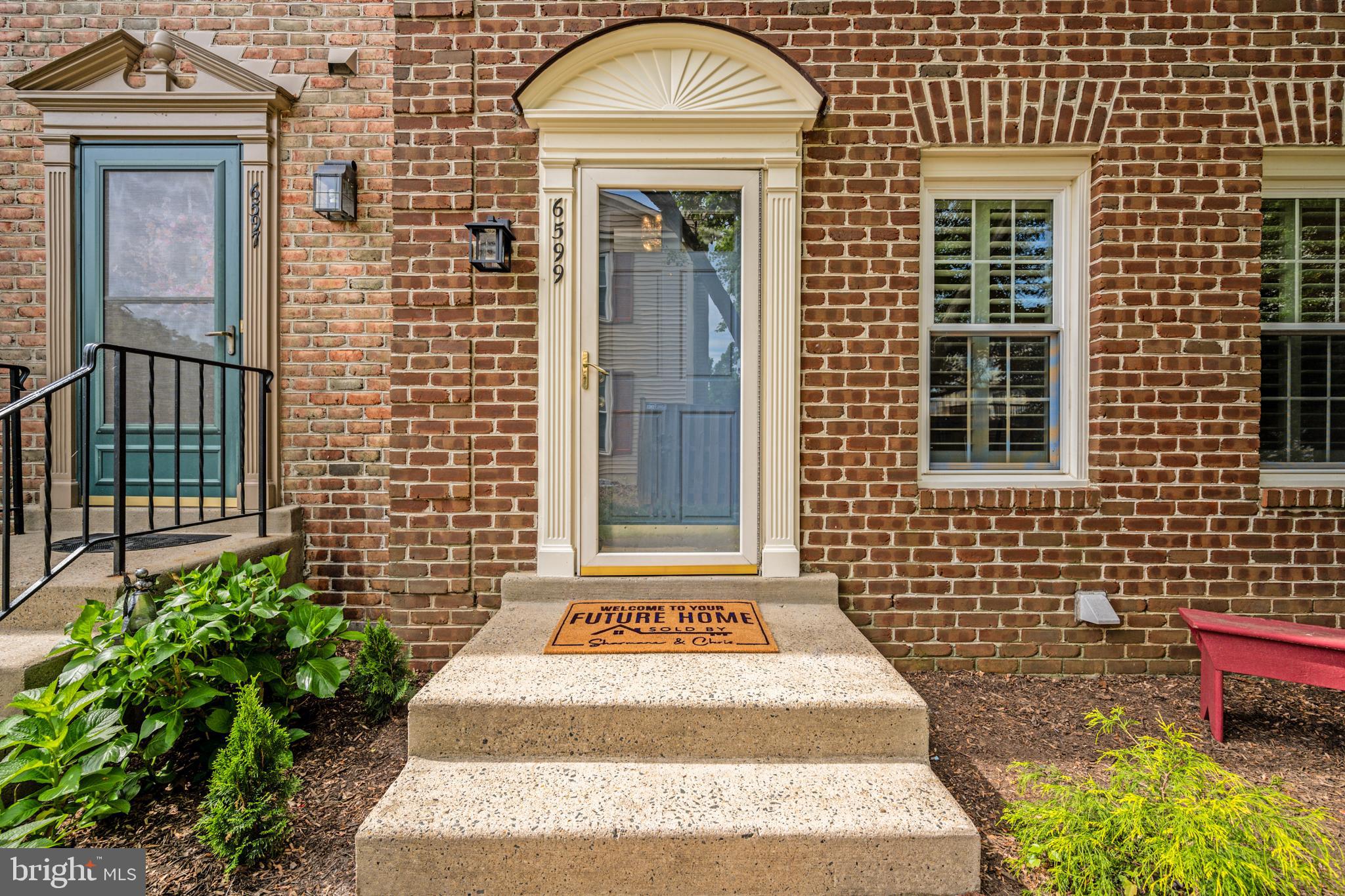 PINECREST - Residential