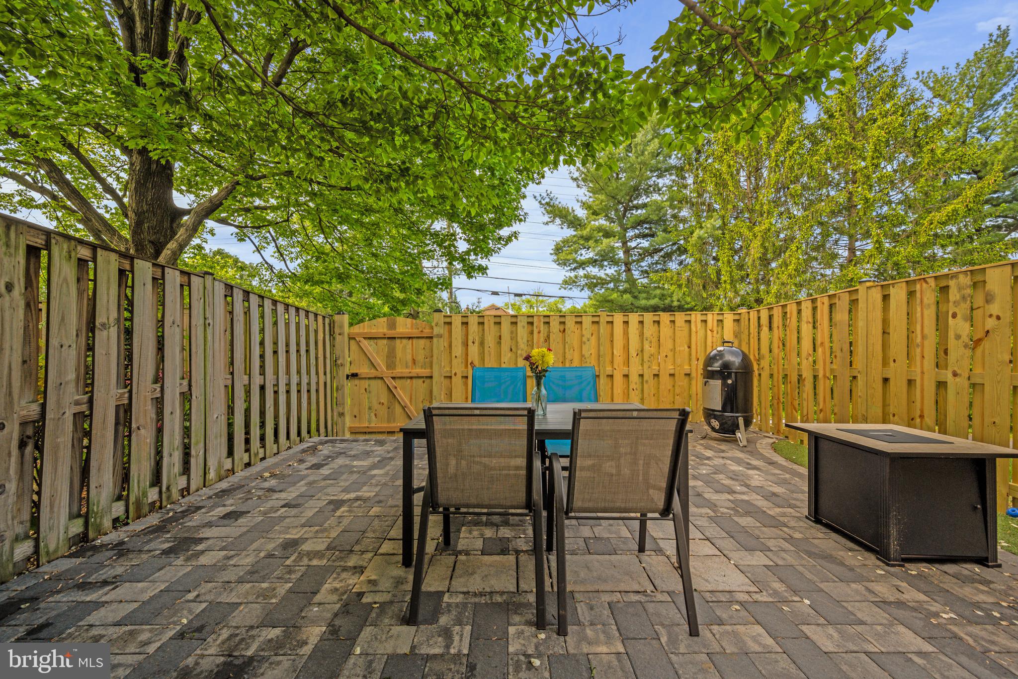 PINECREST - Residential